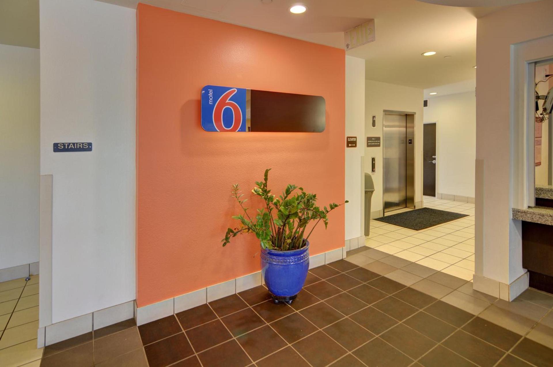 Motel 6-Roanoke, TX - Northlake - Speedway photo 51