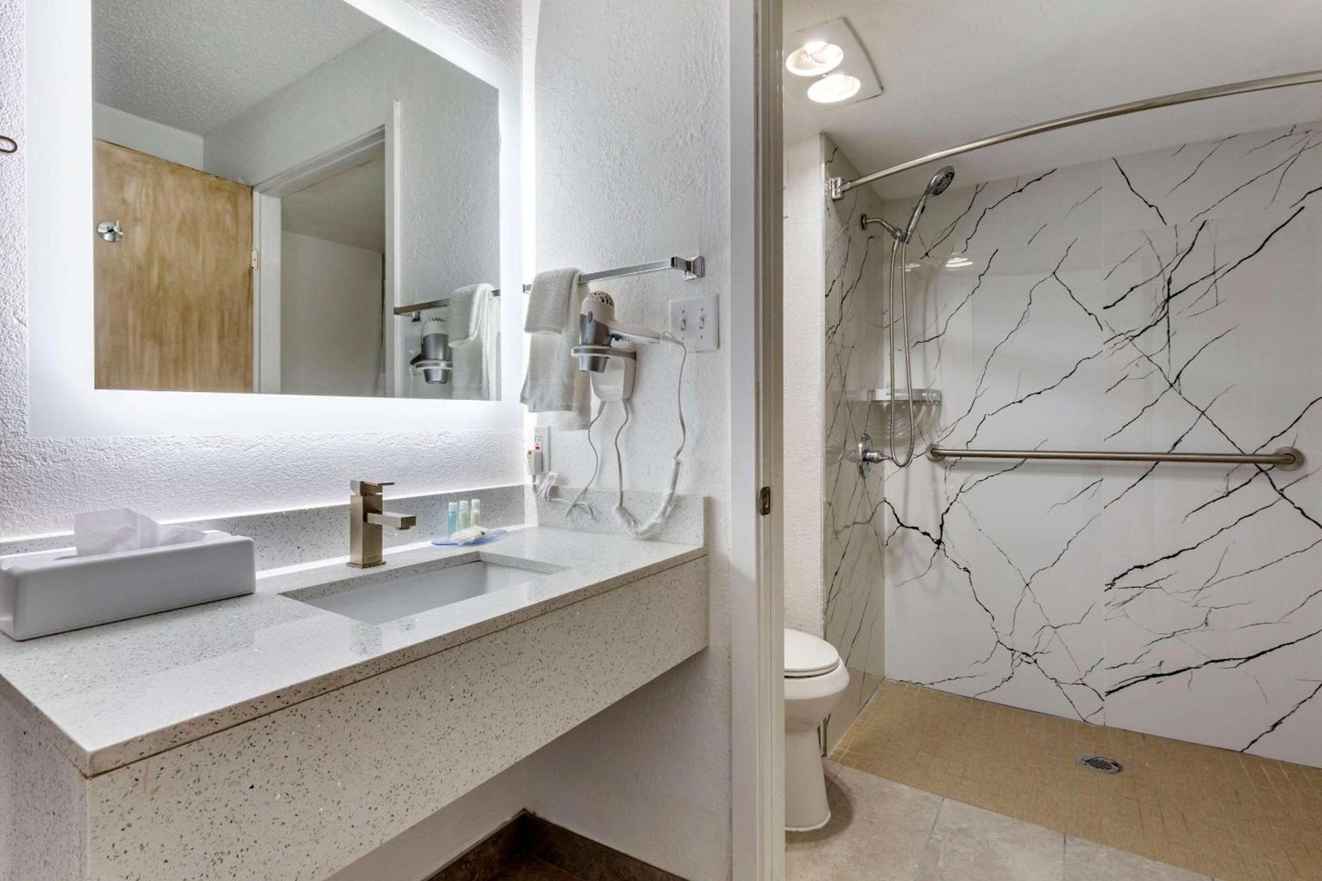 Quality Inn & Suites Sulphur Springs photo 14