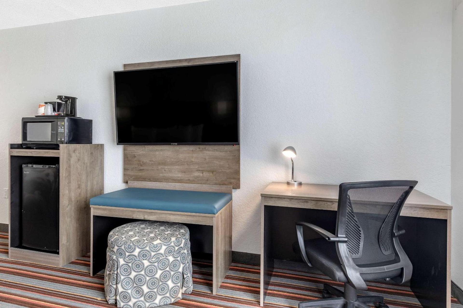 Quality Inn & Suites Sulphur Springs photo 27