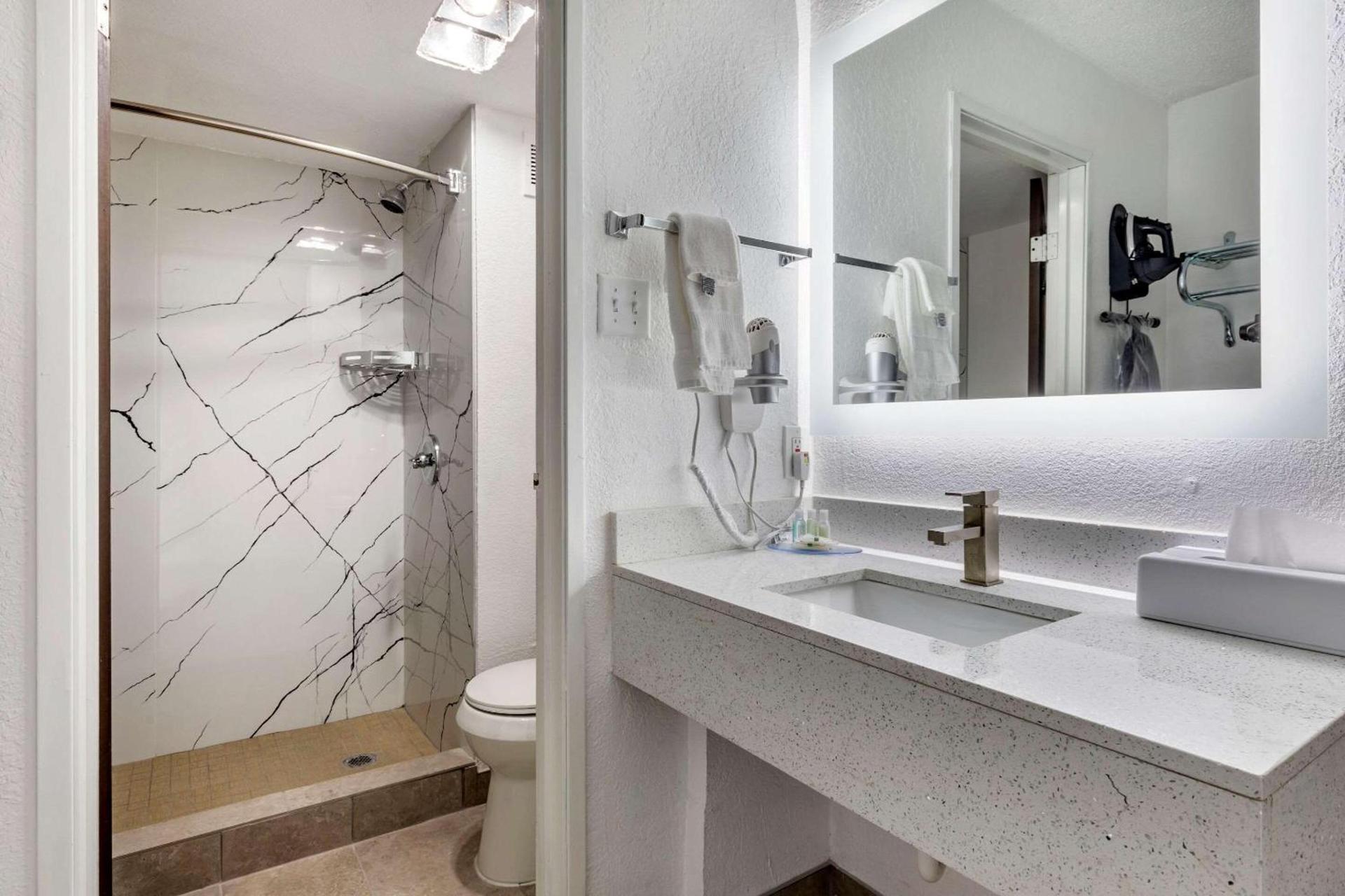 Quality Inn & Suites Sulphur Springs photo 28