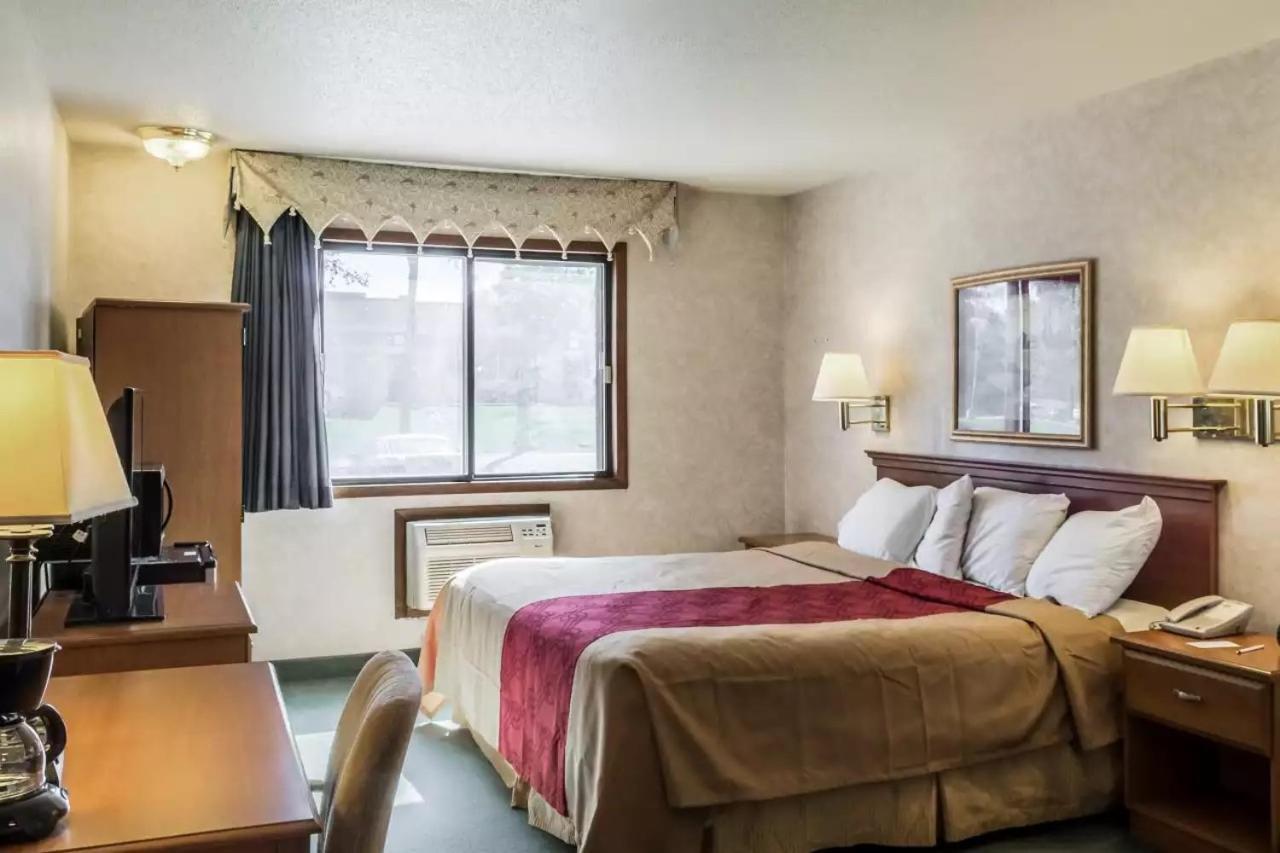 Econo Lodge Sioux Falls North photo 30