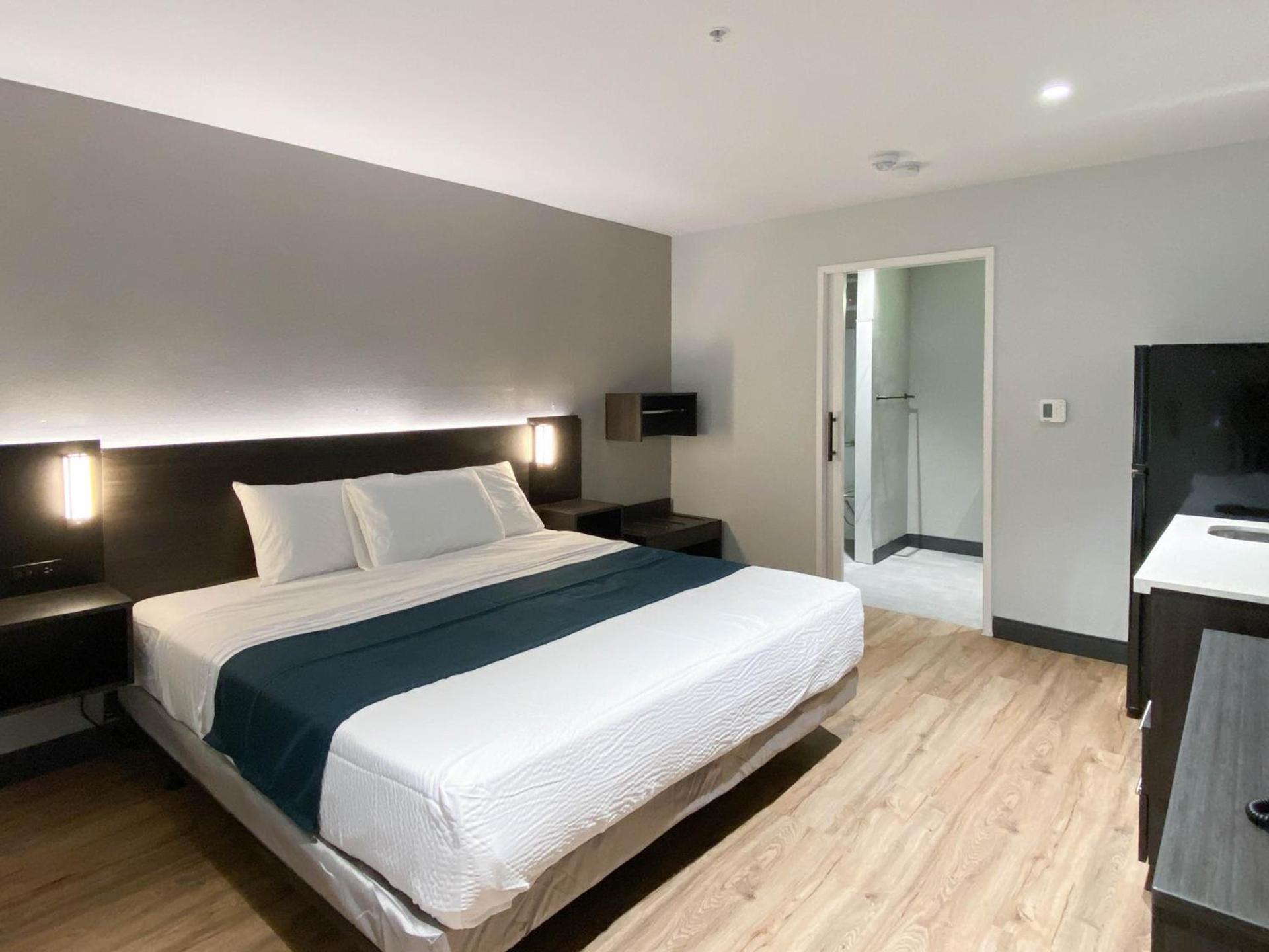Studio 6 Suites Stockton, CA Waterfront photo 47