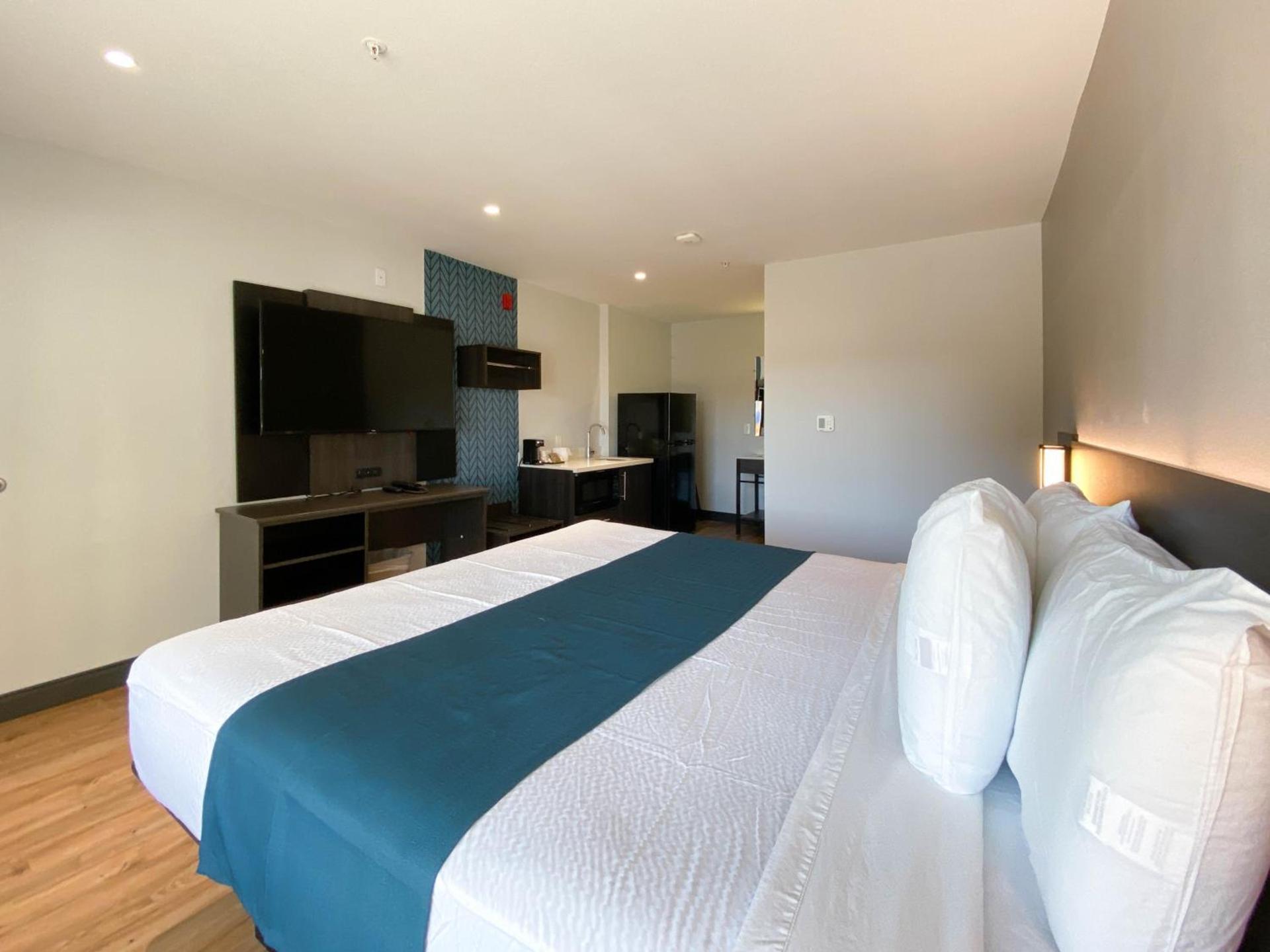 Studio 6 Suites Stockton, CA Waterfront photo 38