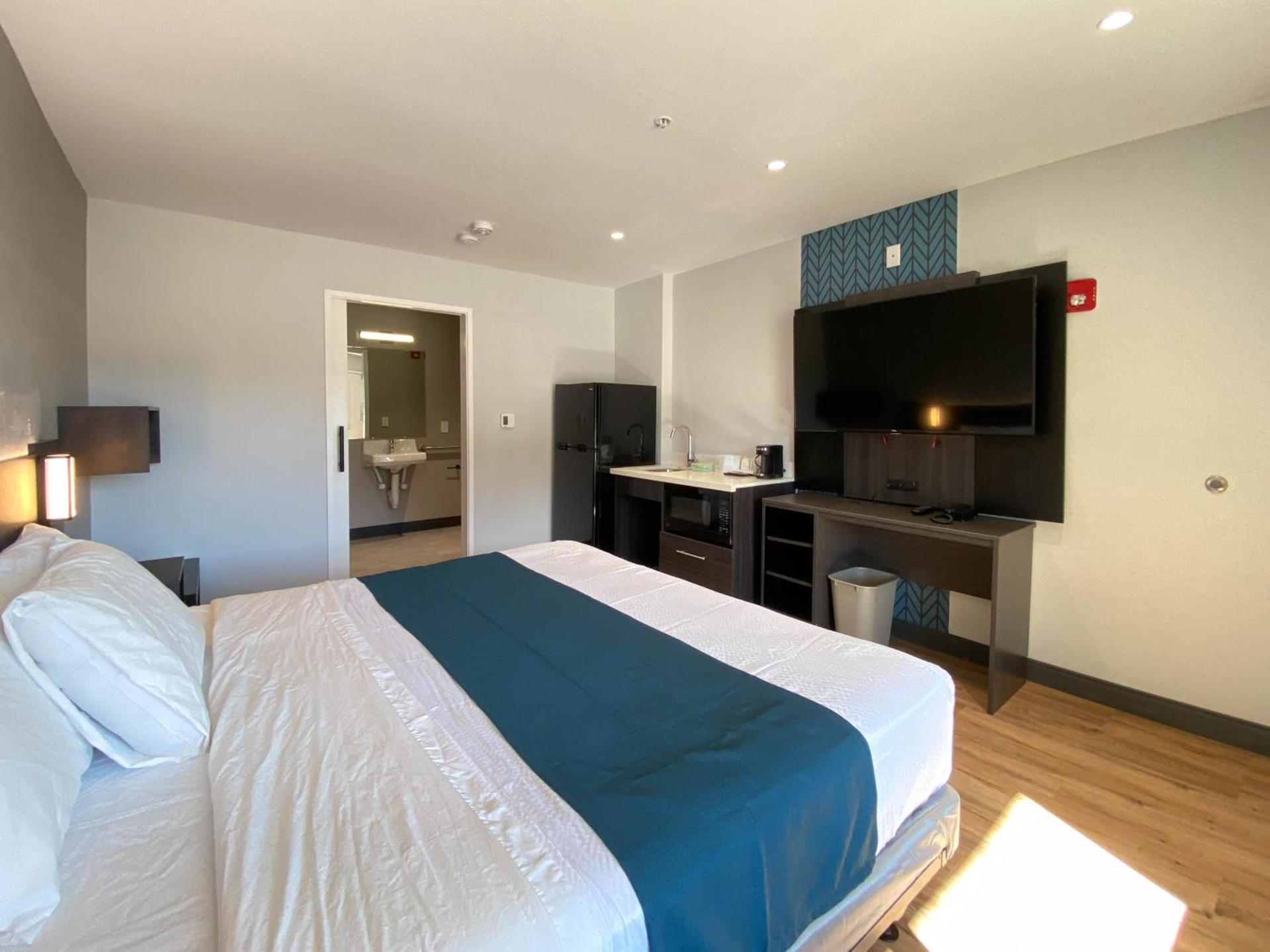 Studio 6 Suites Stockton, CA Waterfront photo 44
