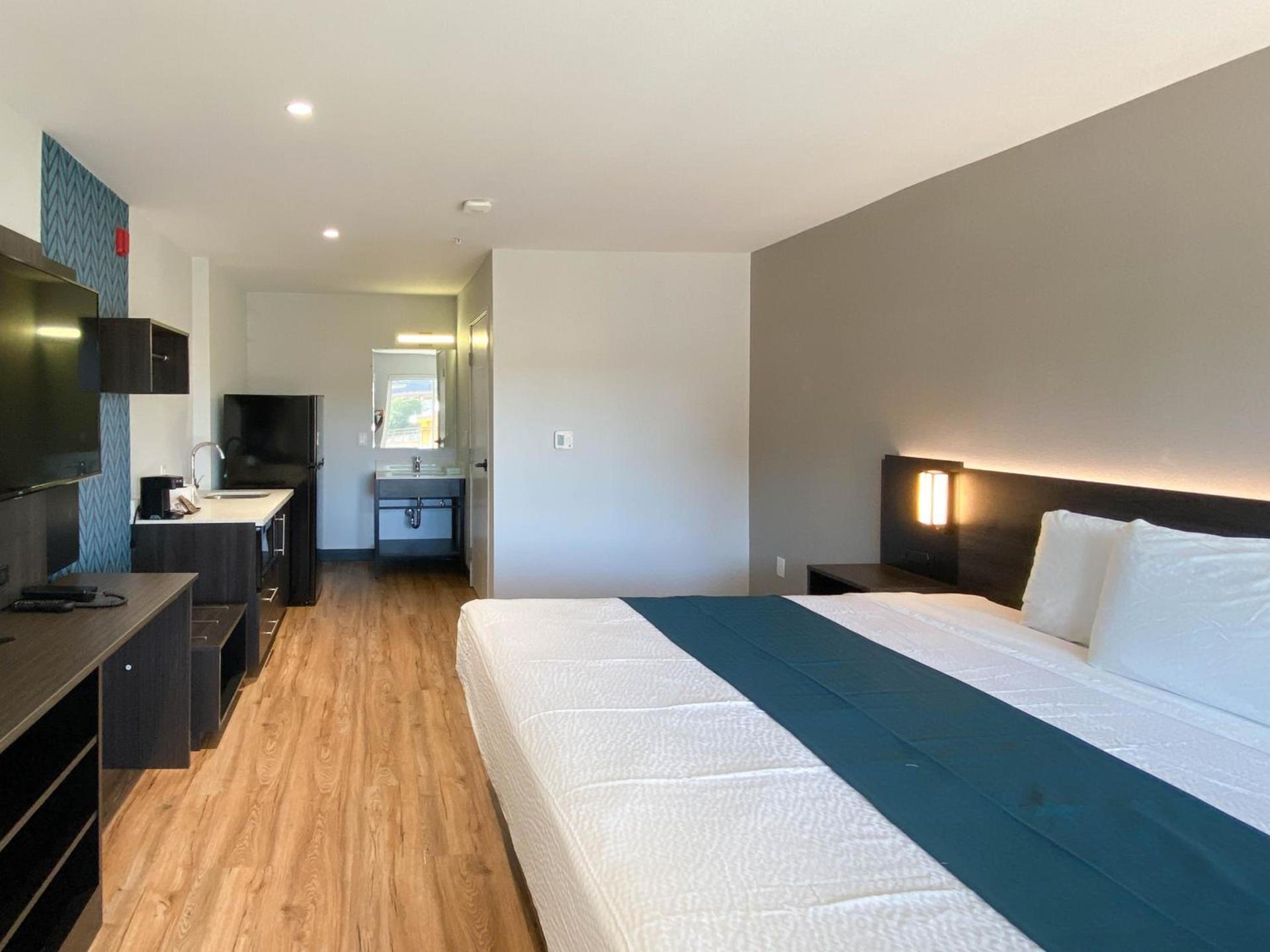 Studio 6 Suites Stockton, CA Waterfront photo 58