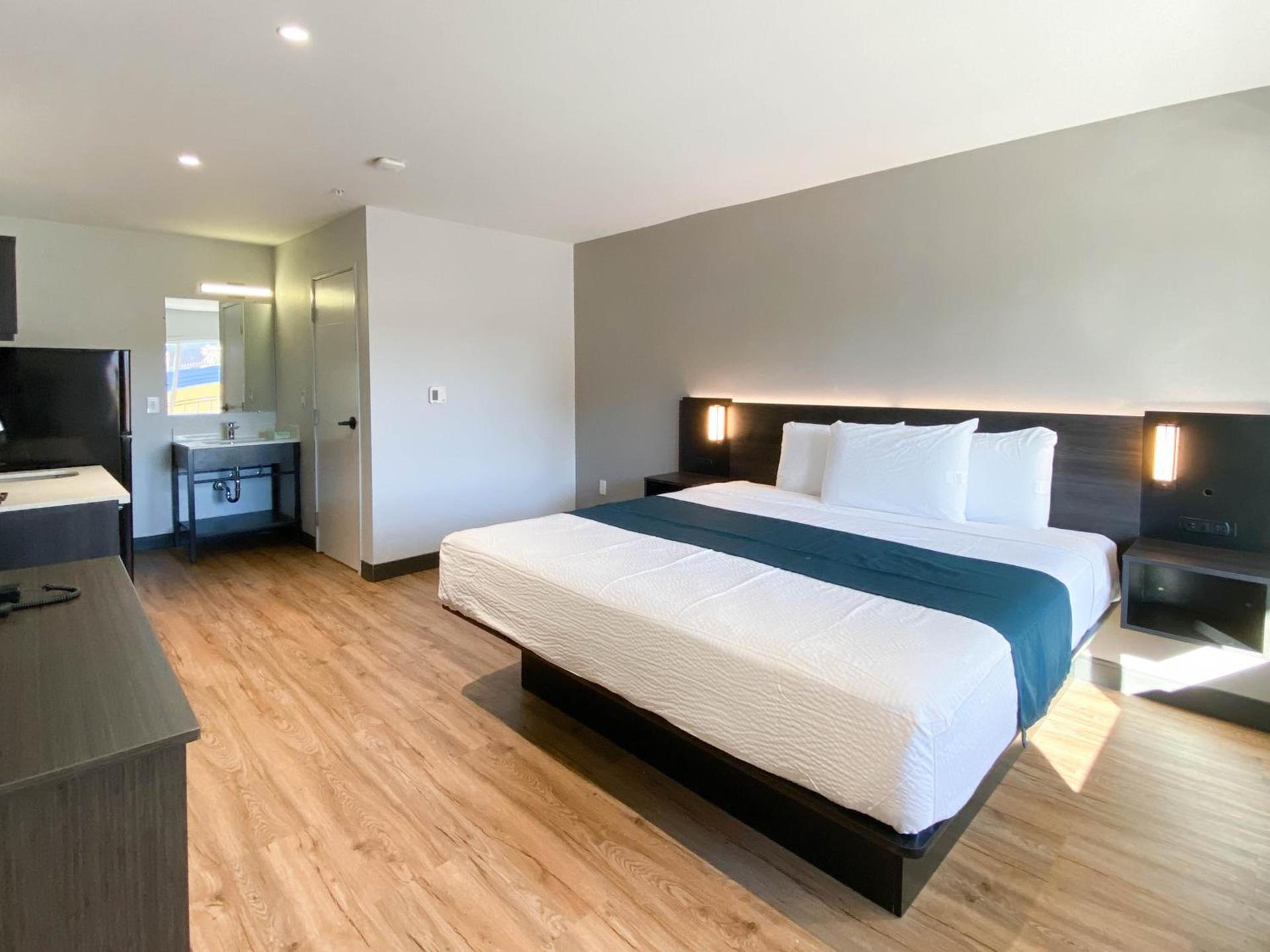 Studio 6 Suites Stockton, CA Waterfront photo 59