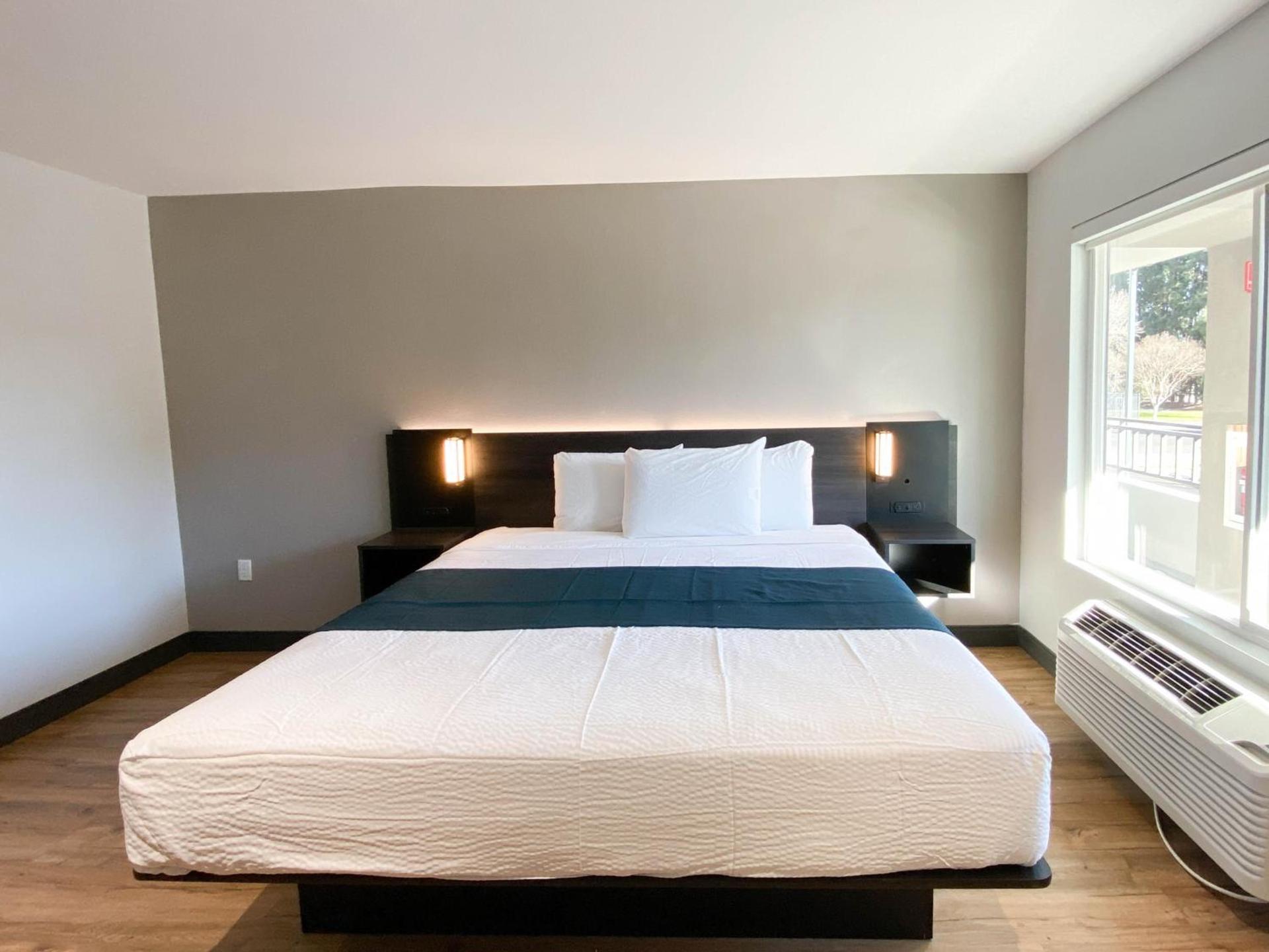 Studio 6 Suites Stockton, CA Waterfront photo 55