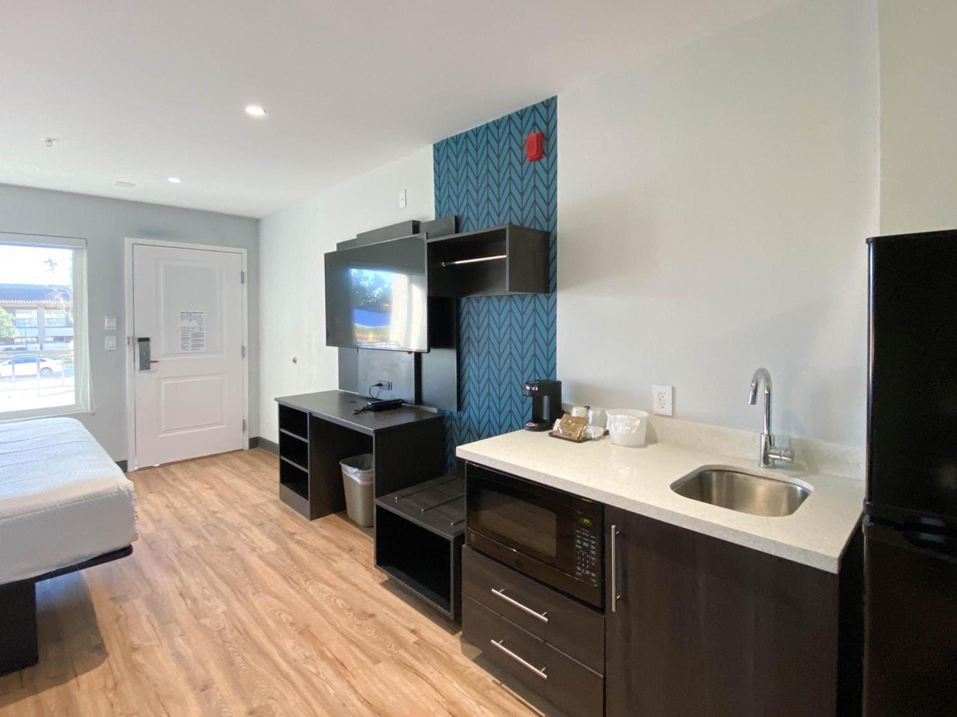 Studio 6 Suites Stockton, CA Waterfront photo 54