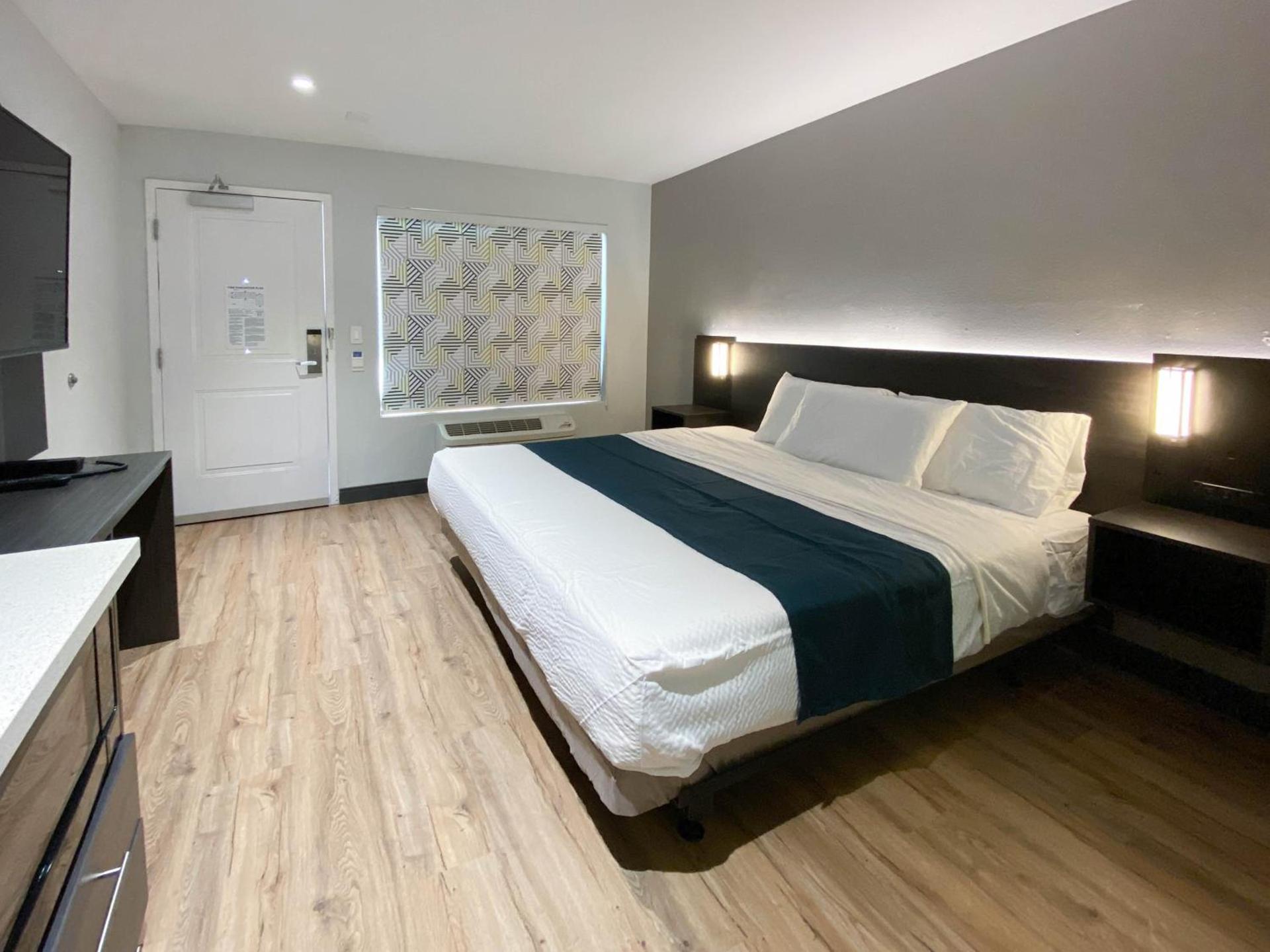 Studio 6 Suites Stockton, CA Waterfront photo 53