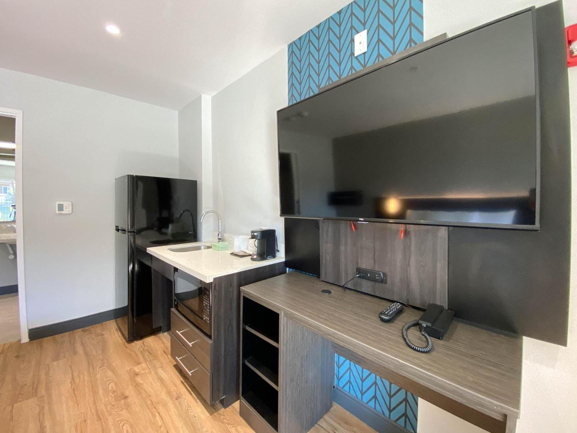 Studio 6 Suites Stockton, CA Waterfront photo 50