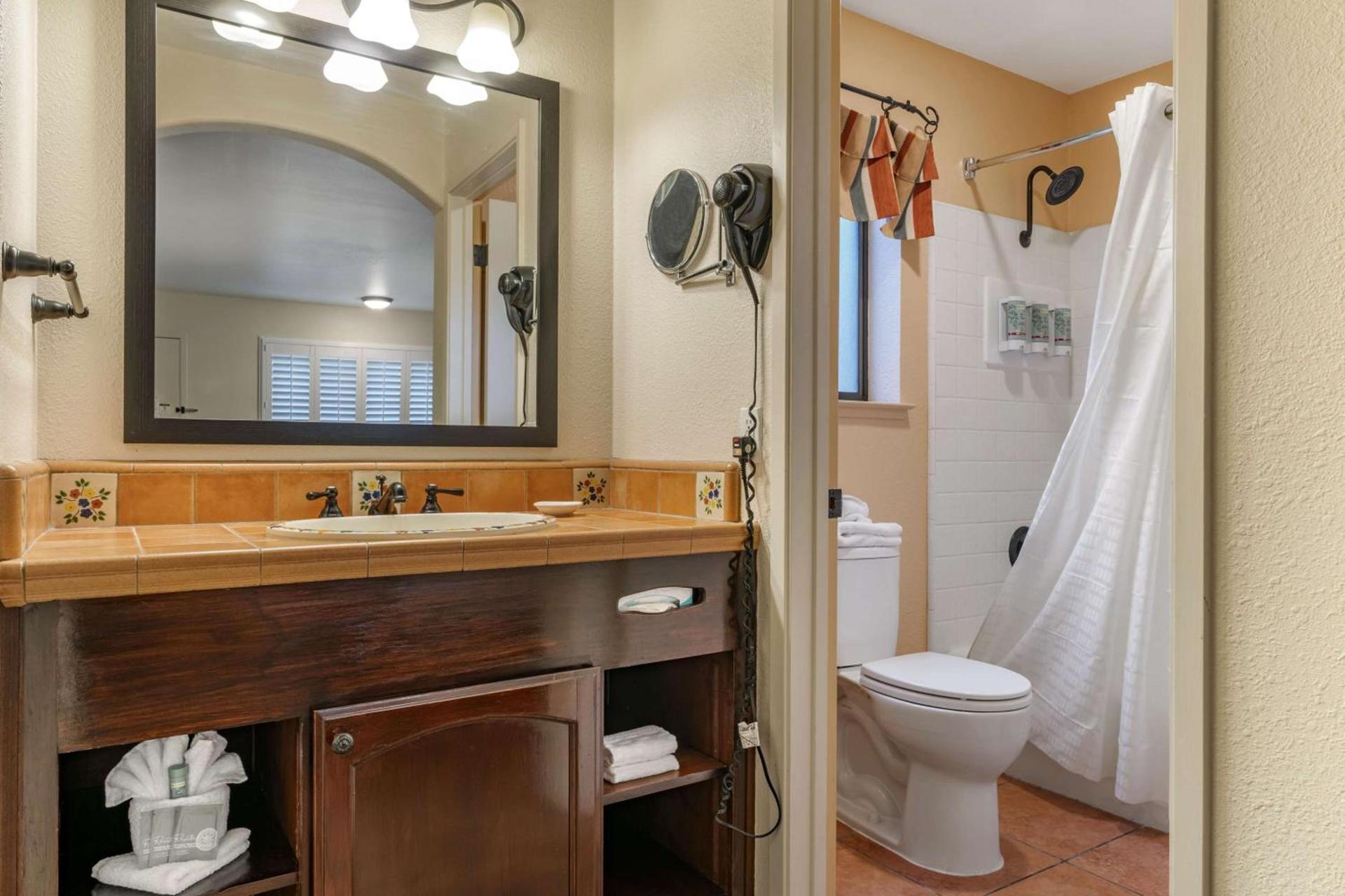 Best Western Rose Garden Inn photo 24