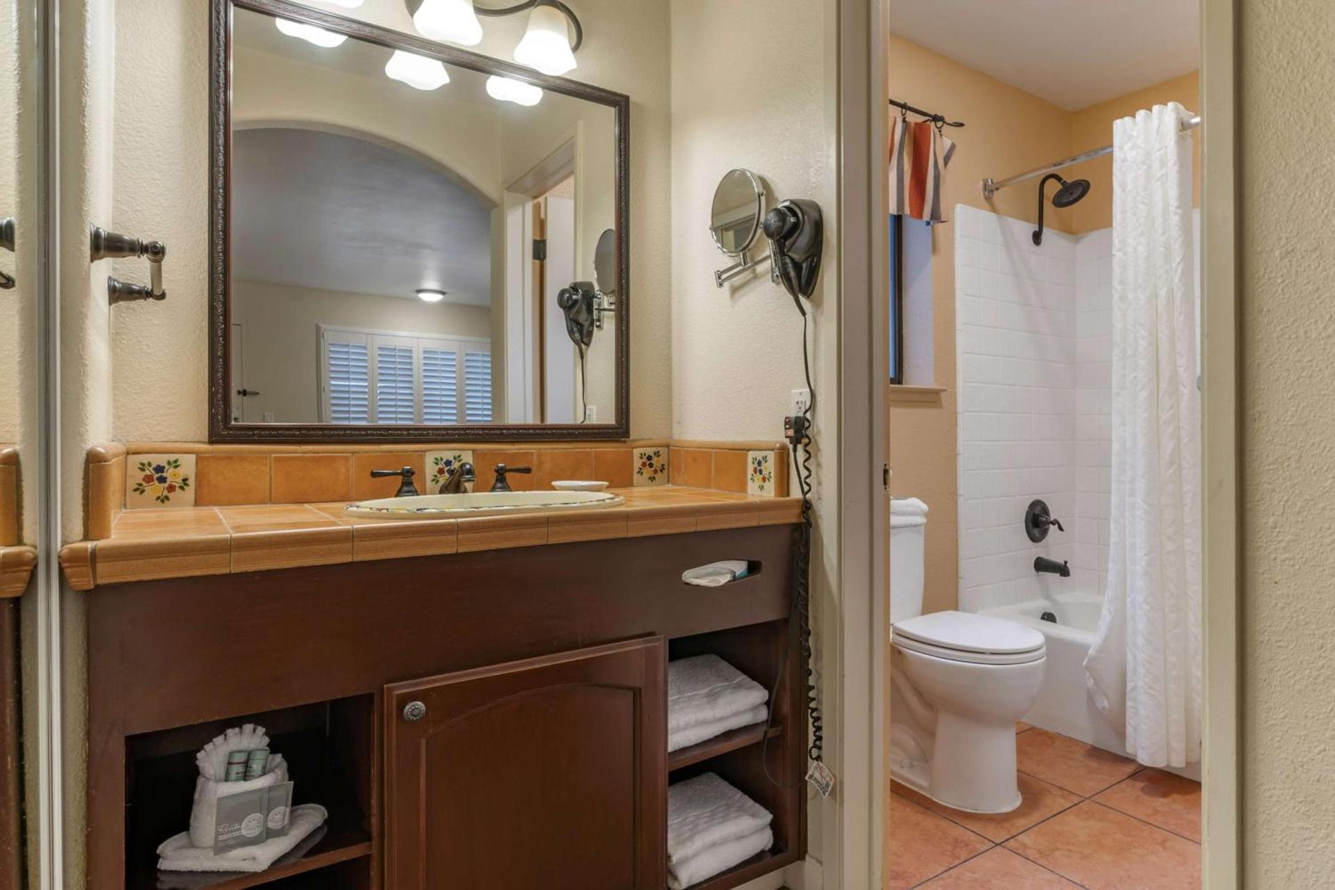 Best Western Rose Garden Inn photo 27