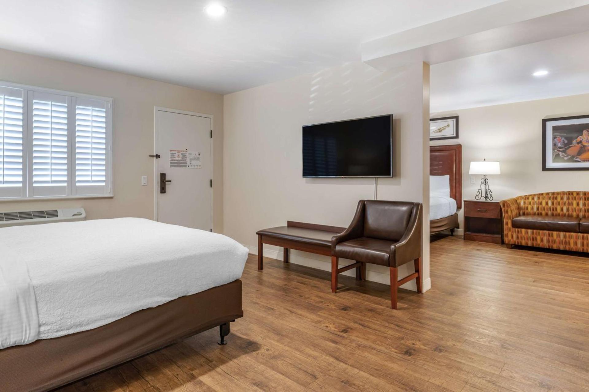 Best Western Rose Garden Inn photo 28