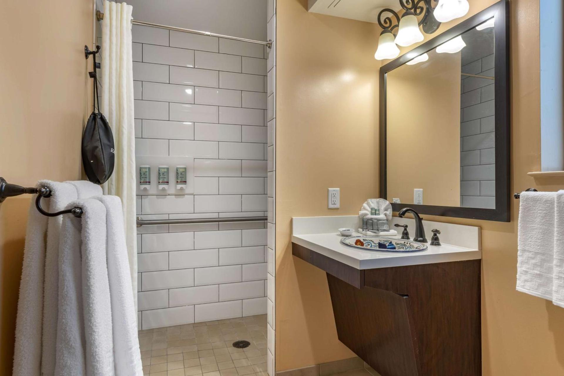 Best Western Rose Garden Inn photo 30