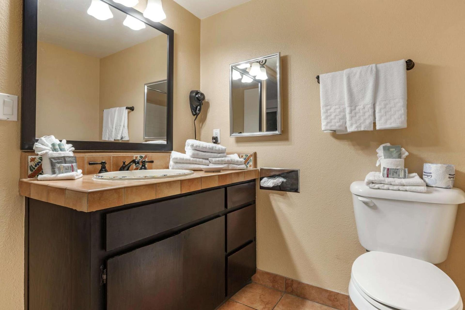 Best Western Rose Garden Inn photo 38