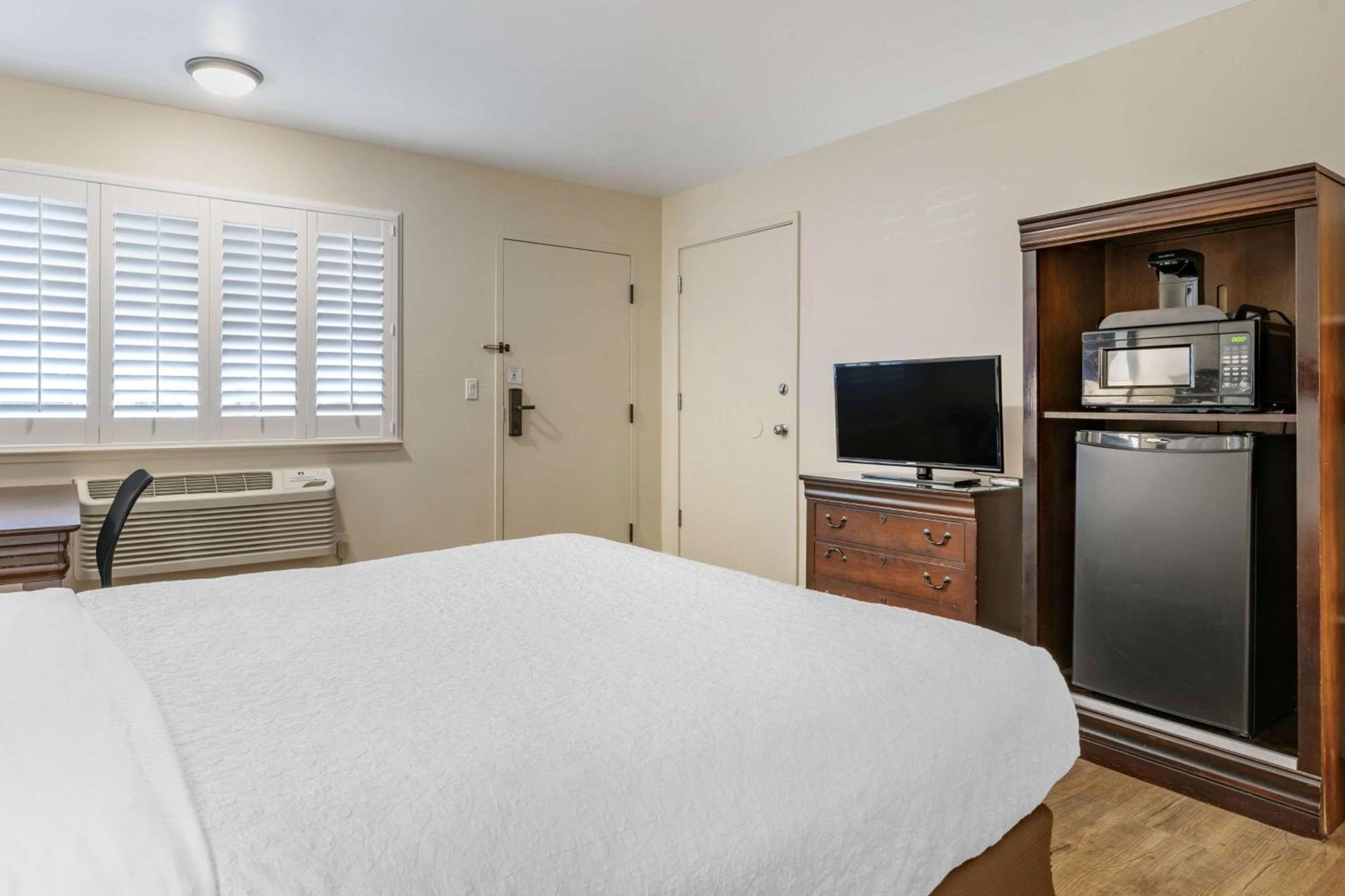 Best Western Rose Garden Inn photo 40