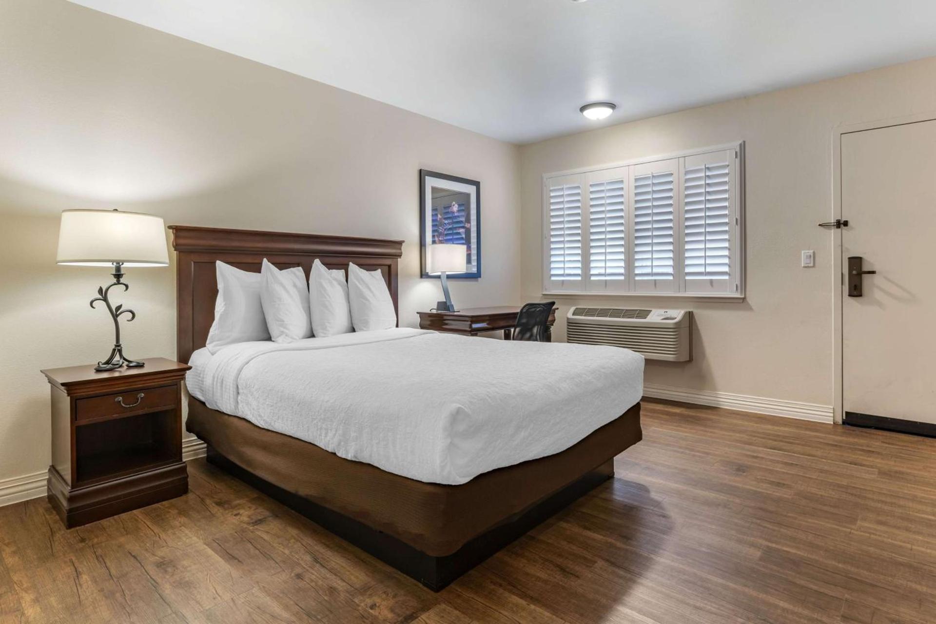 Best Western Rose Garden Inn photo 41