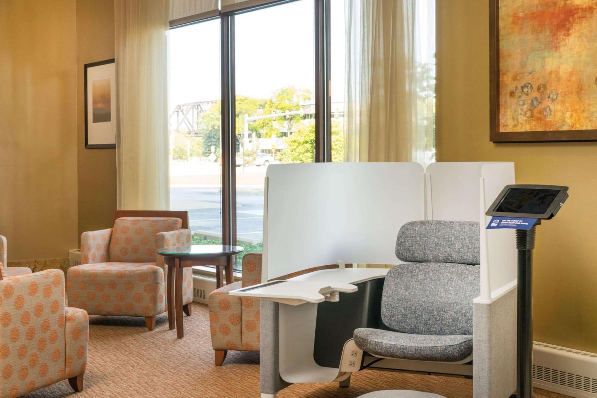 Sonesta Milwaukee West Wauwatosa photo 45