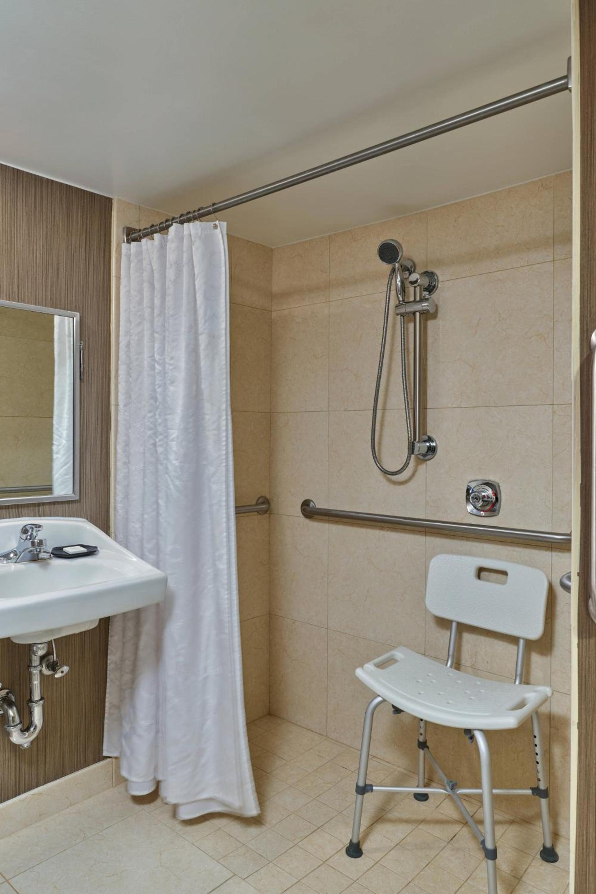 Courtland Grand Hotel, Trademark Collection by Wyndham photo 55