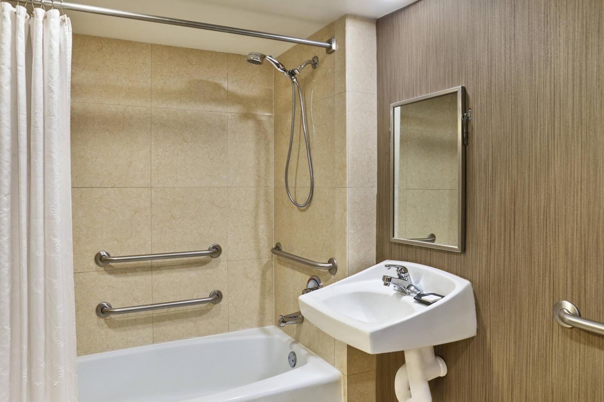 Courtland Grand Hotel, Trademark Collection by Wyndham photo 56