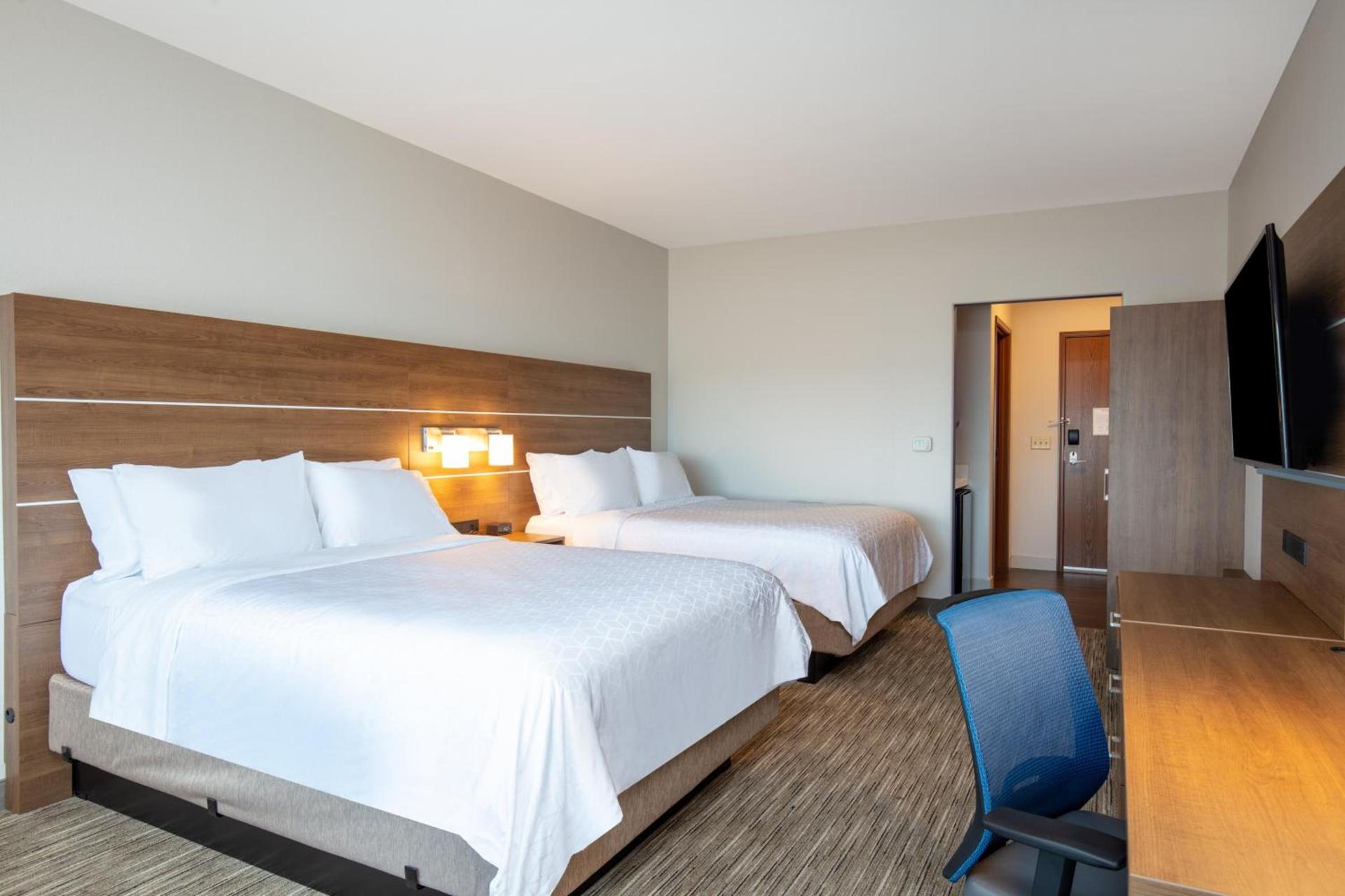 Holiday Inn Express & Suites - Beloit by IHG photo 18