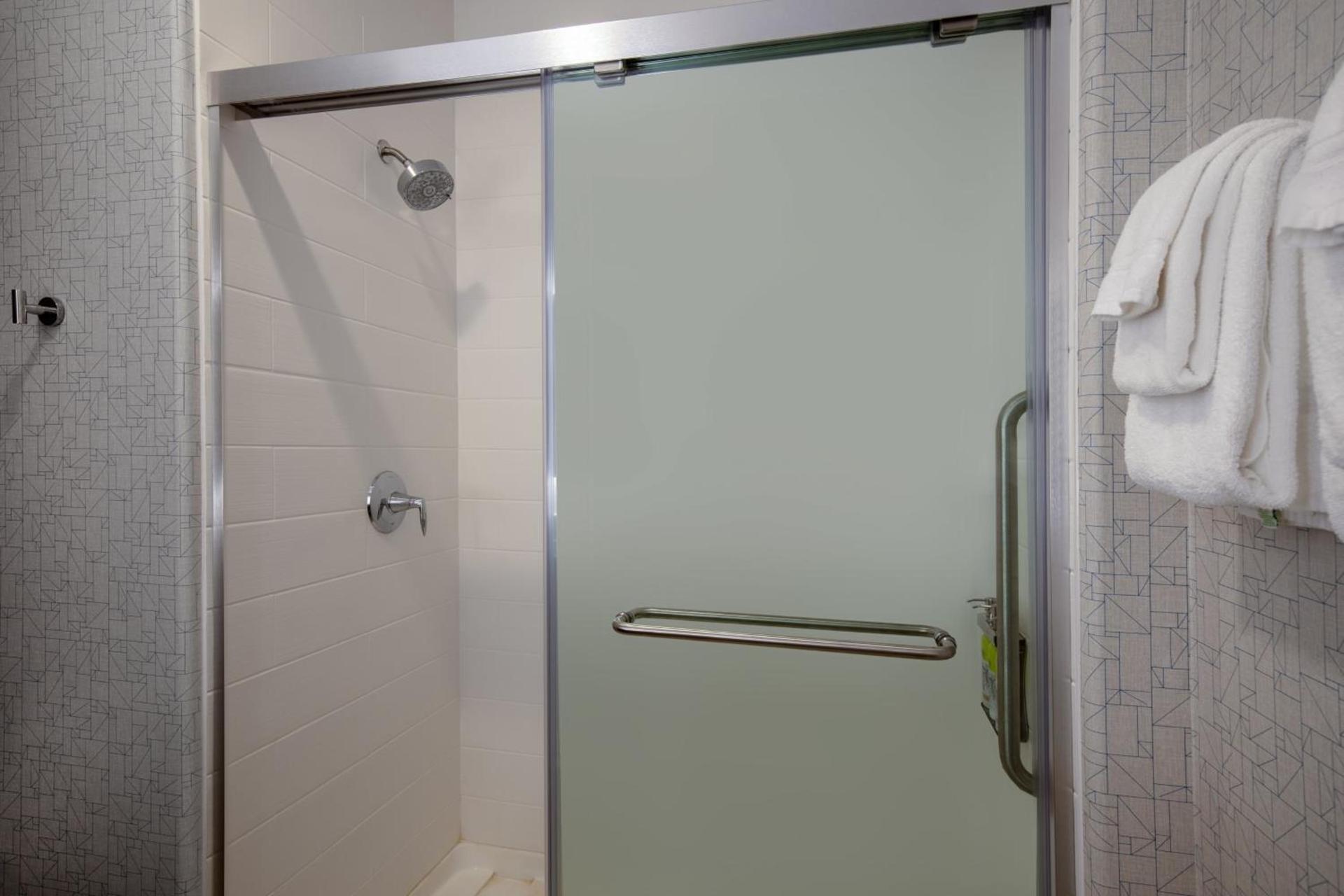 Holiday Inn Express & Suites - Beloit by IHG photo 24