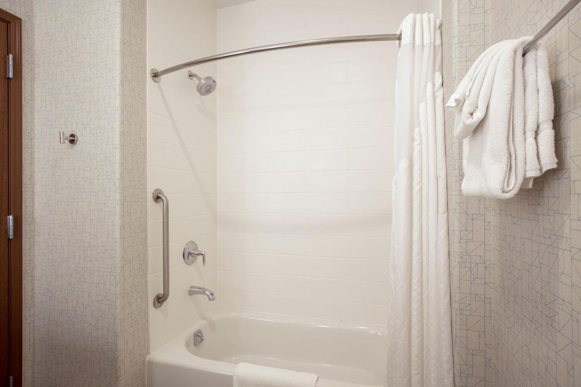 Holiday Inn Express & Suites - Beloit by IHG photo 25