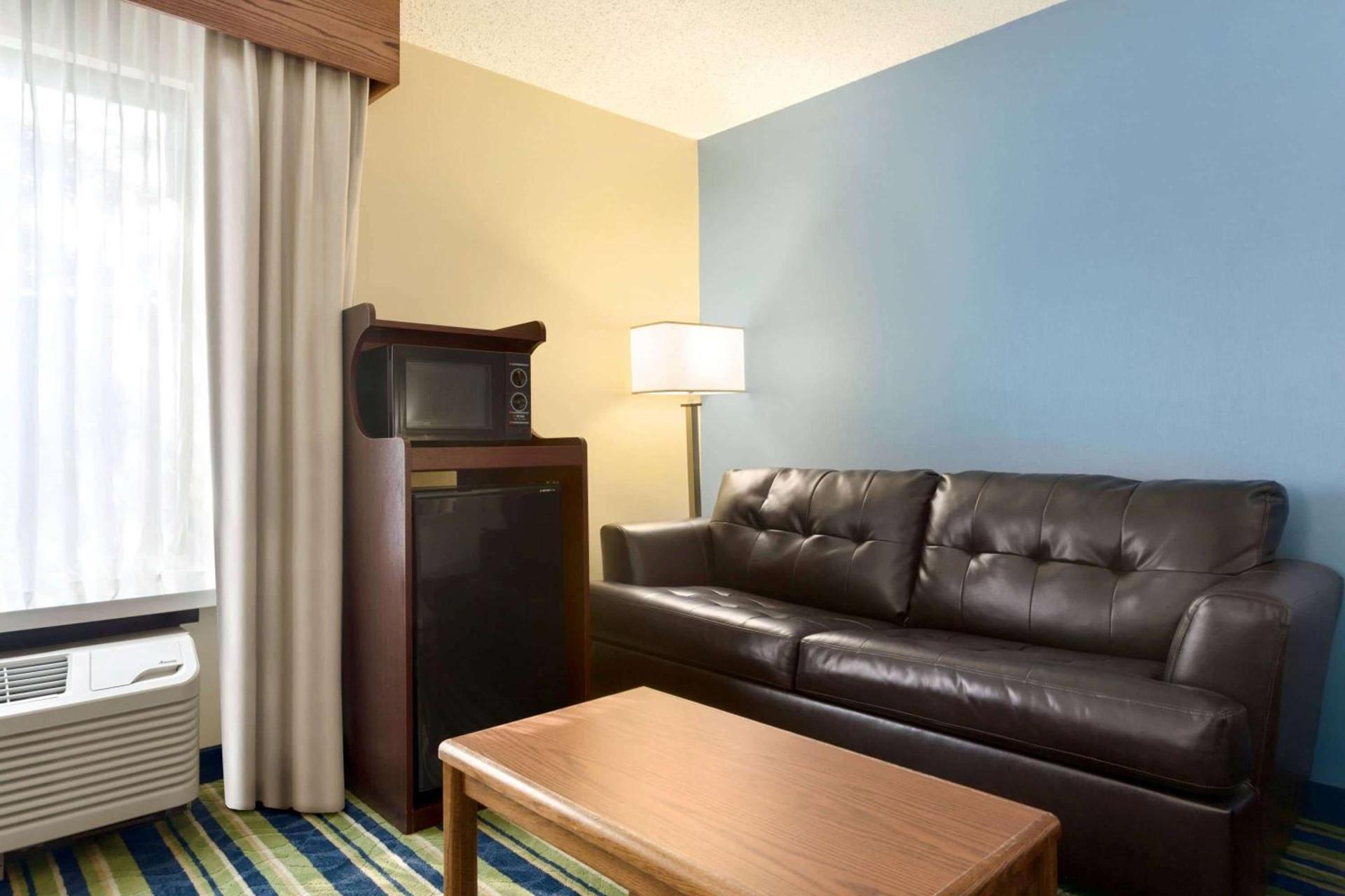 Days Inn by Wyndham Fargo - West Acres photo 12