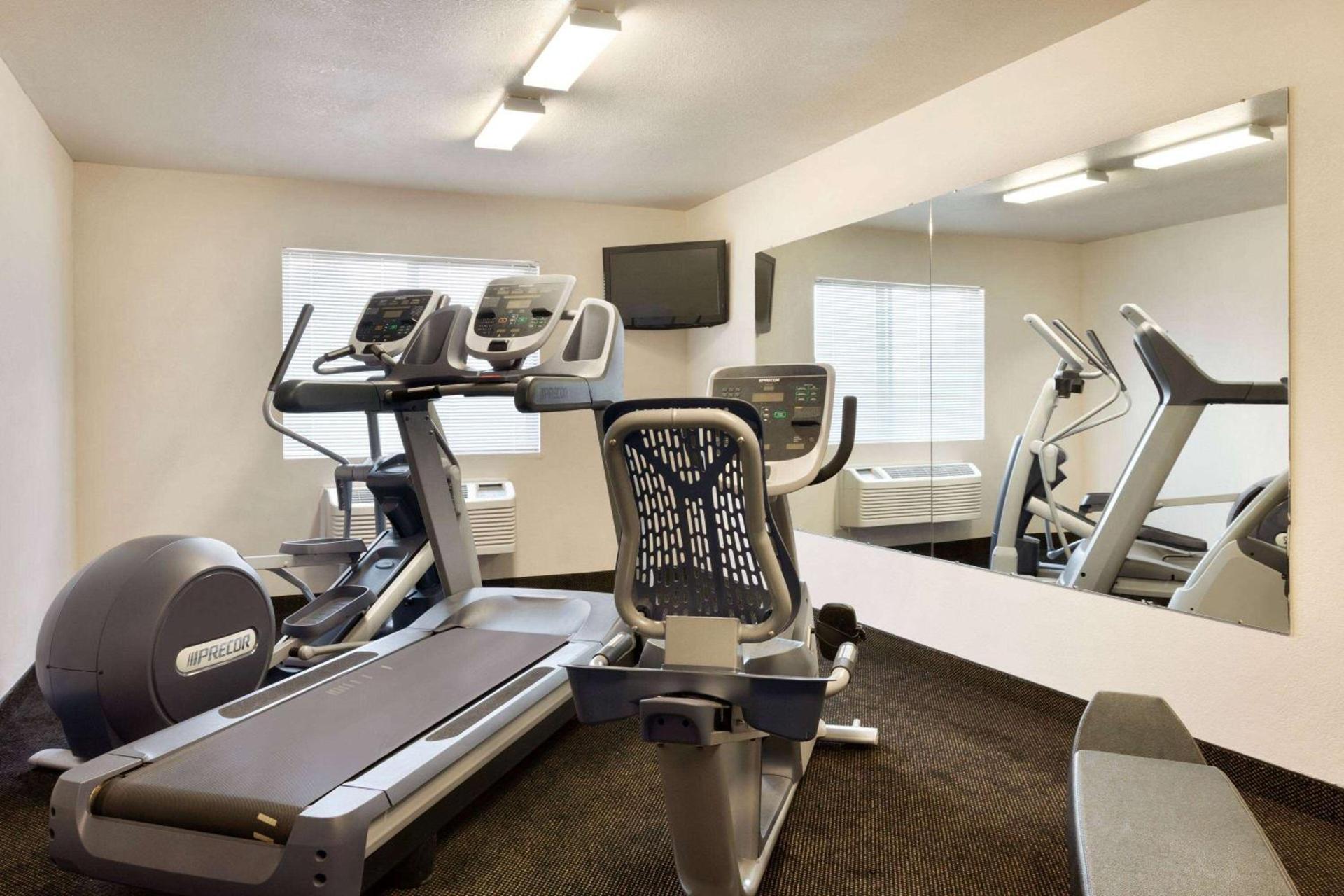 Travelodge by Wyndham Jefferson City photo 6