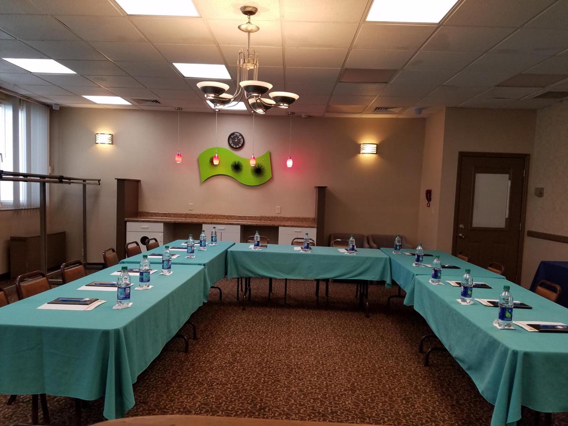 Super 8 by Wyndham Plattsburgh photo 48