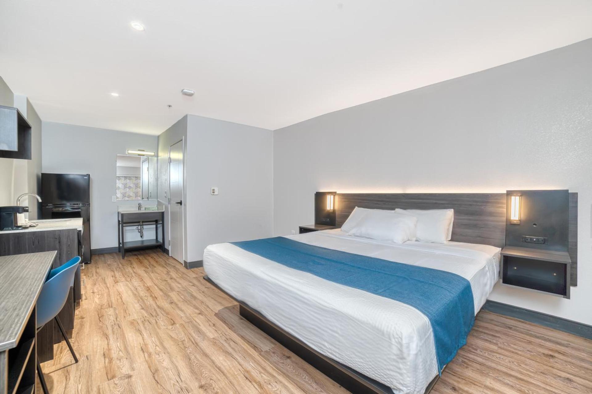 Studio 6 Suites Stockton, CA Waterfront photo 40