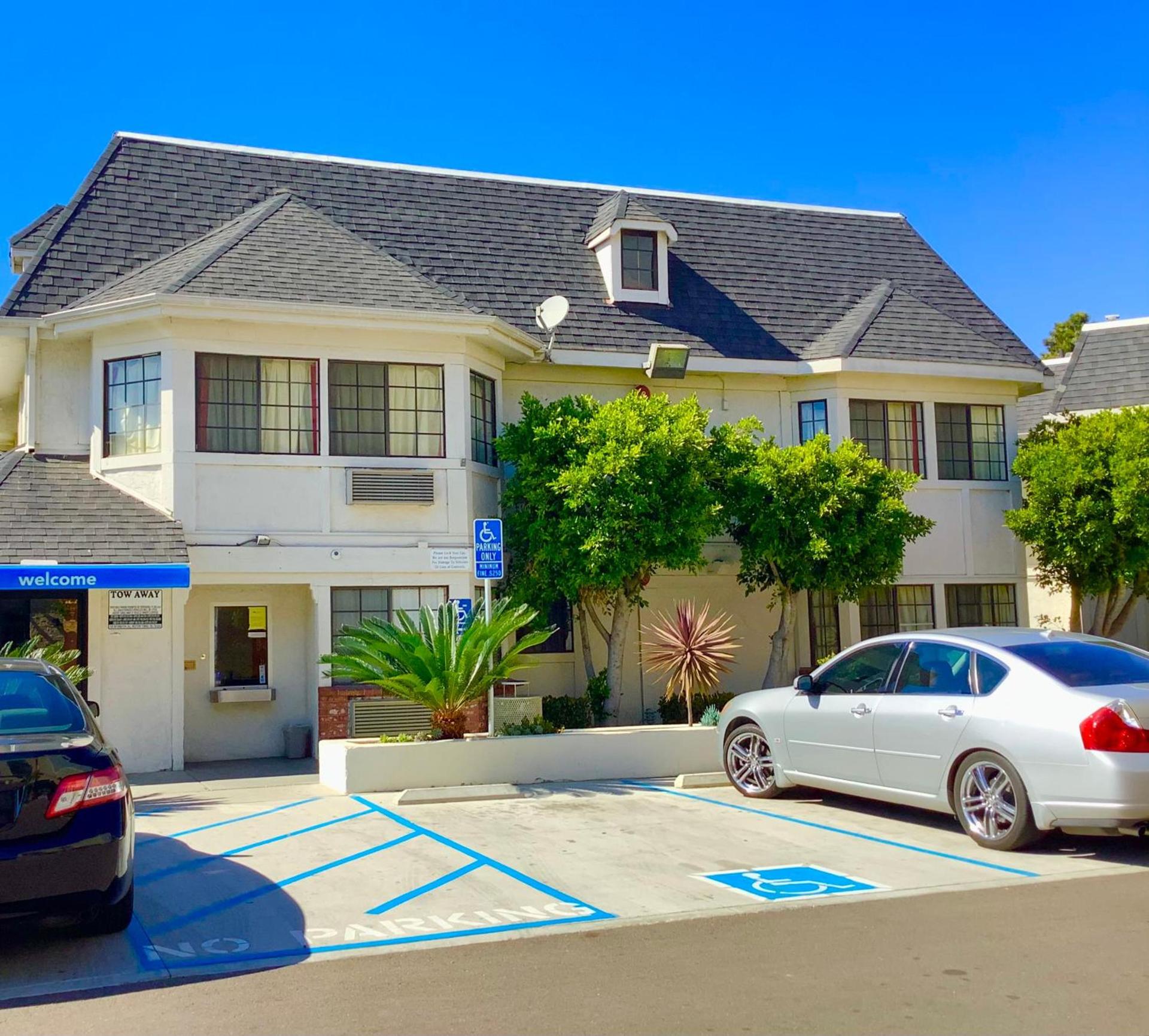 Carlsbad Village Inn photo 1