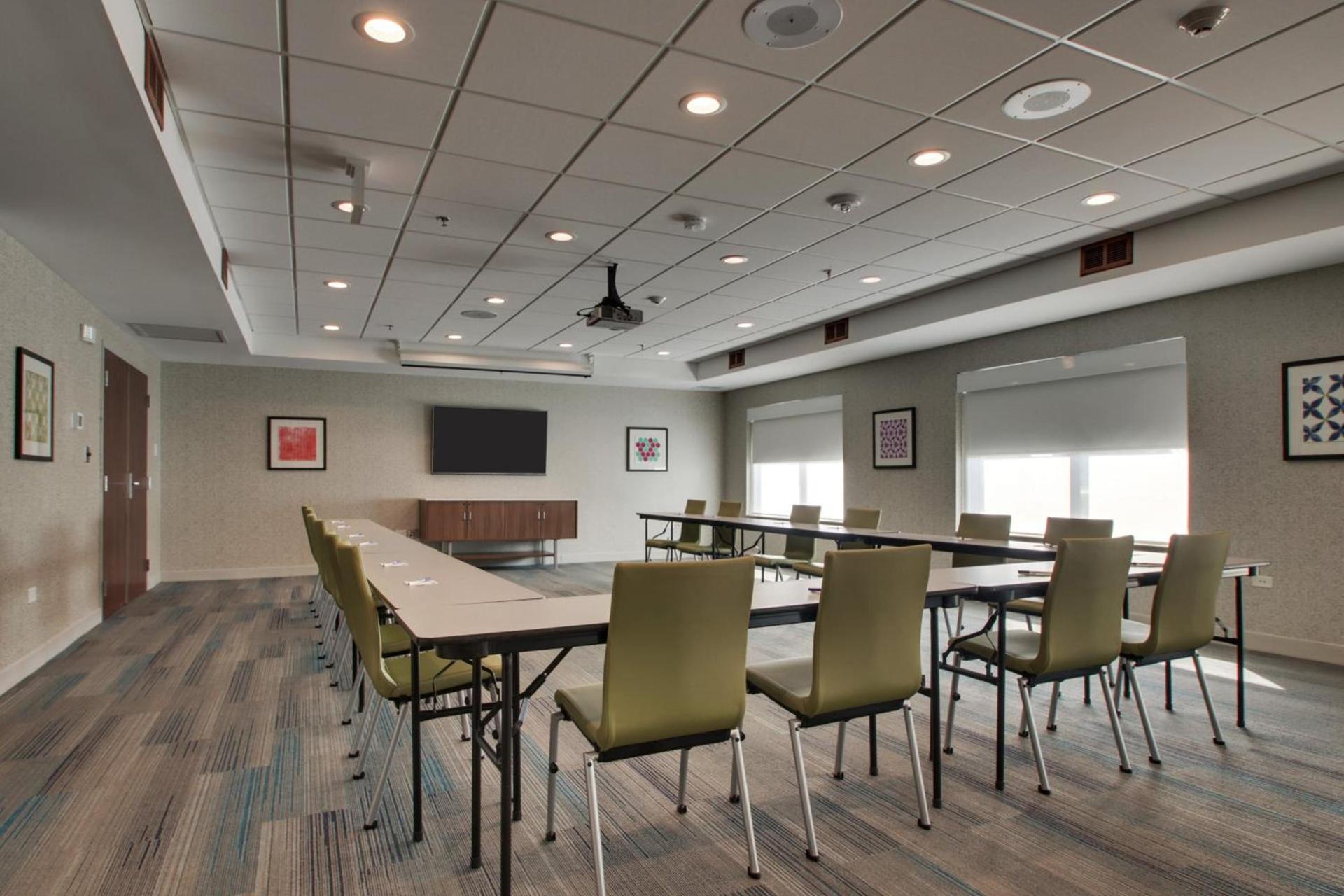 Holiday Inn Express & Suites Aurora - Naperville by IHG photo 31