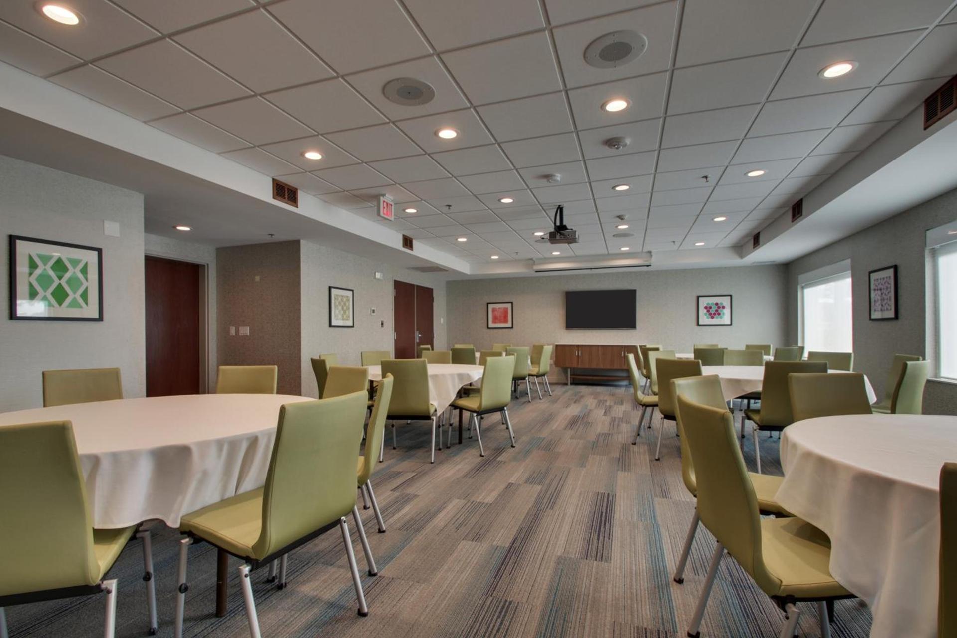 Holiday Inn Express & Suites Aurora - Naperville by IHG photo 28