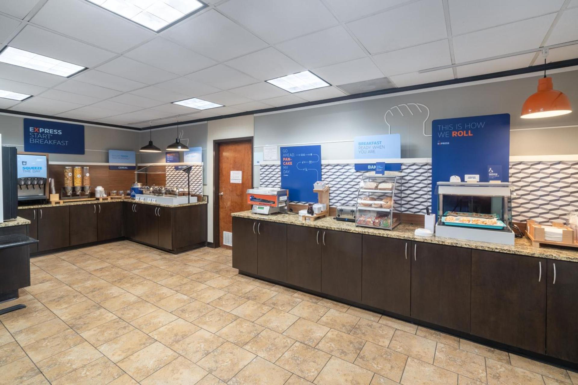 Holiday Inn Express Forsyth by IHG photo 29