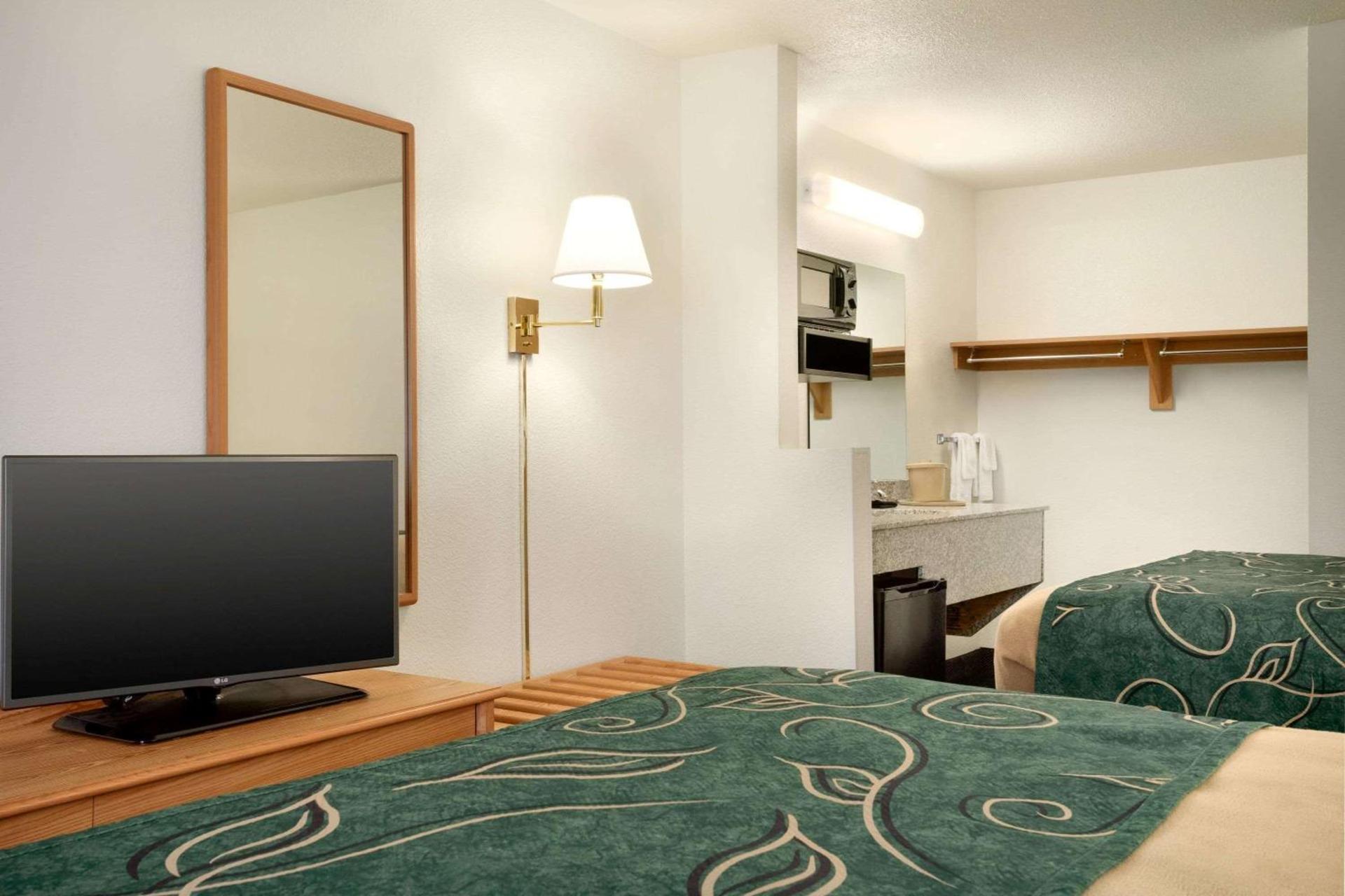 Travelodge by Wyndham Cheyenne photo 11