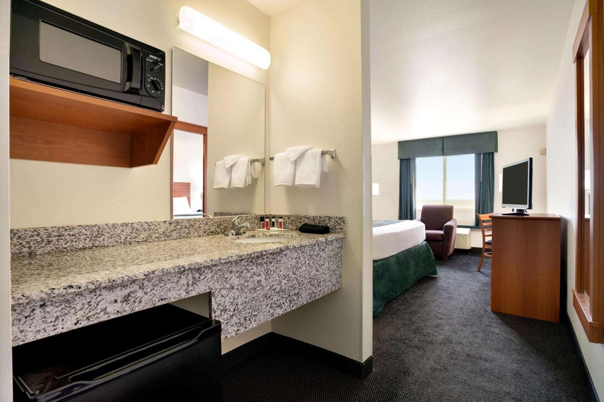 Travelodge by Wyndham Bill WY Thunder Basin Ntl Grassland photo 6