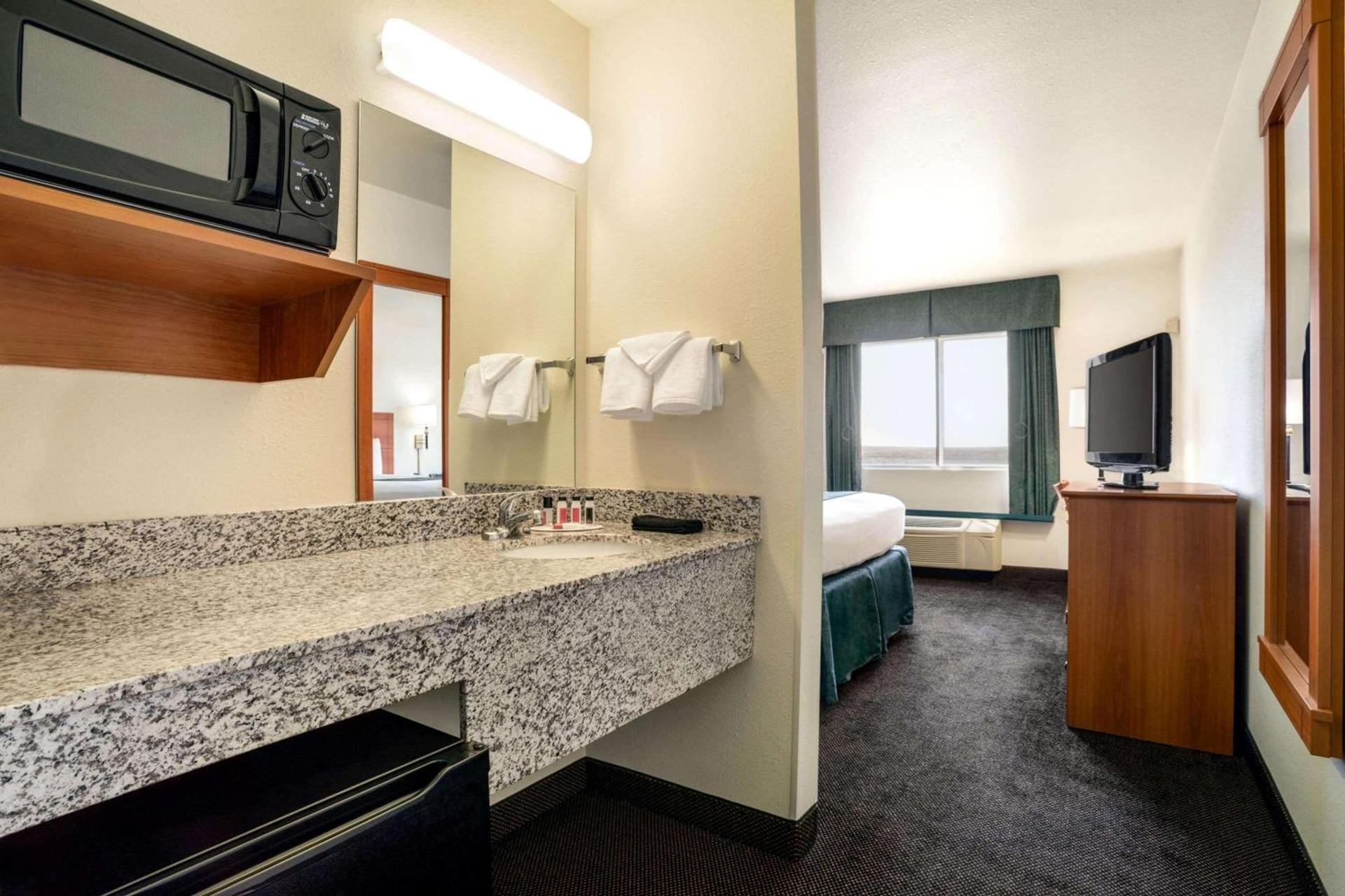Travelodge by Wyndham Bill WY Thunder Basin Ntl Grassland photo 9