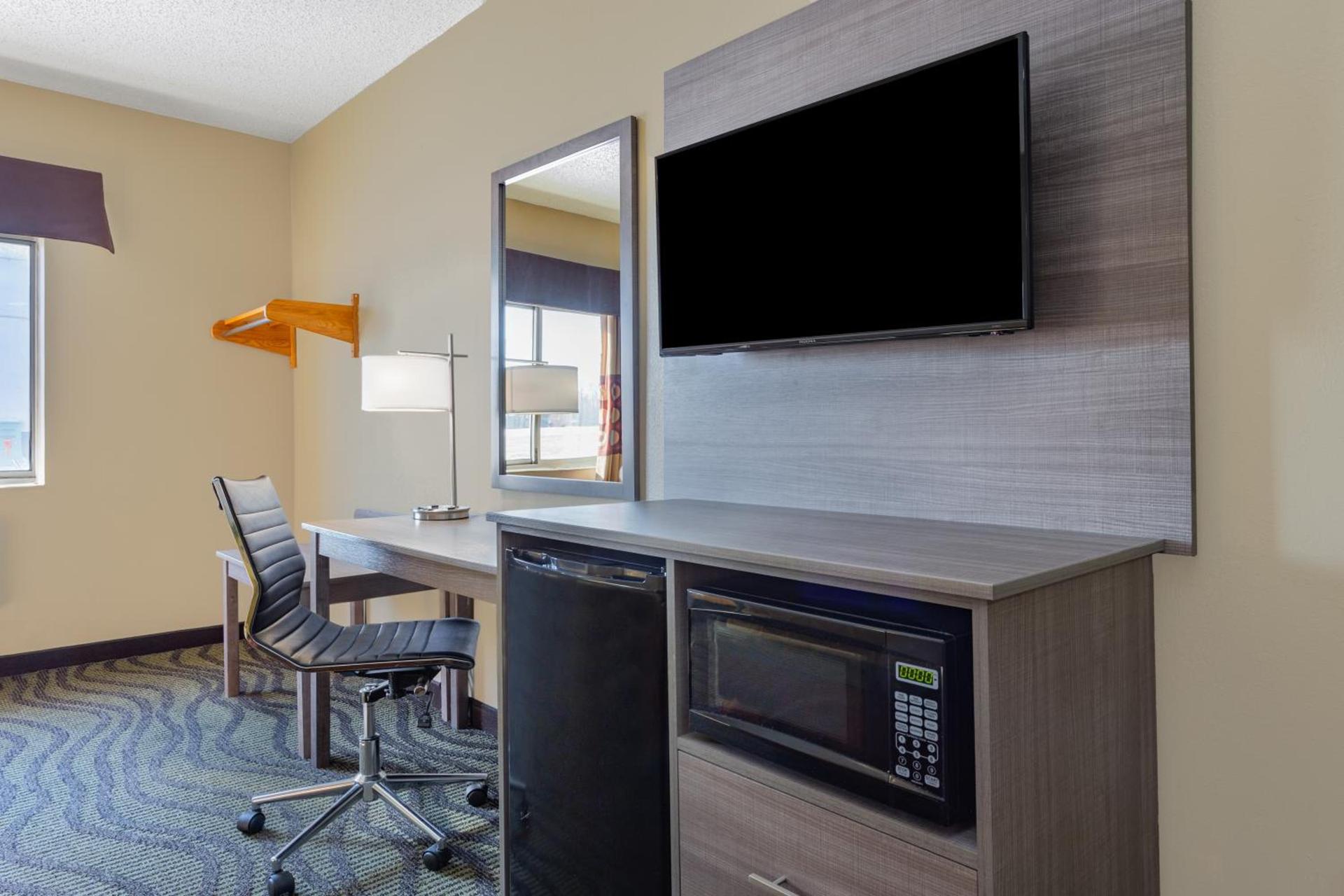 Super 8 by Wyndham Kokomo photo 36