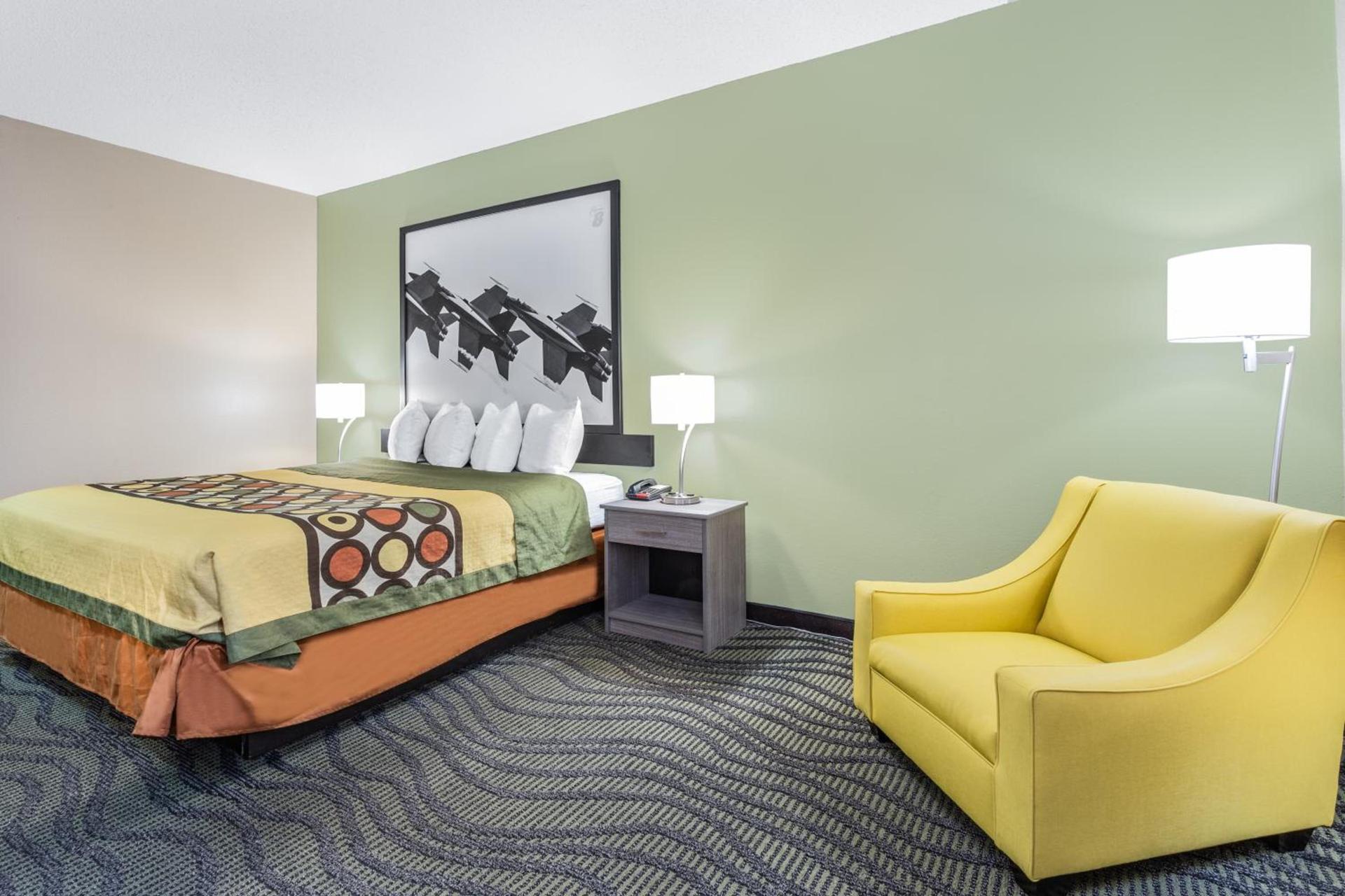 Super 8 by Wyndham Kokomo photo 37