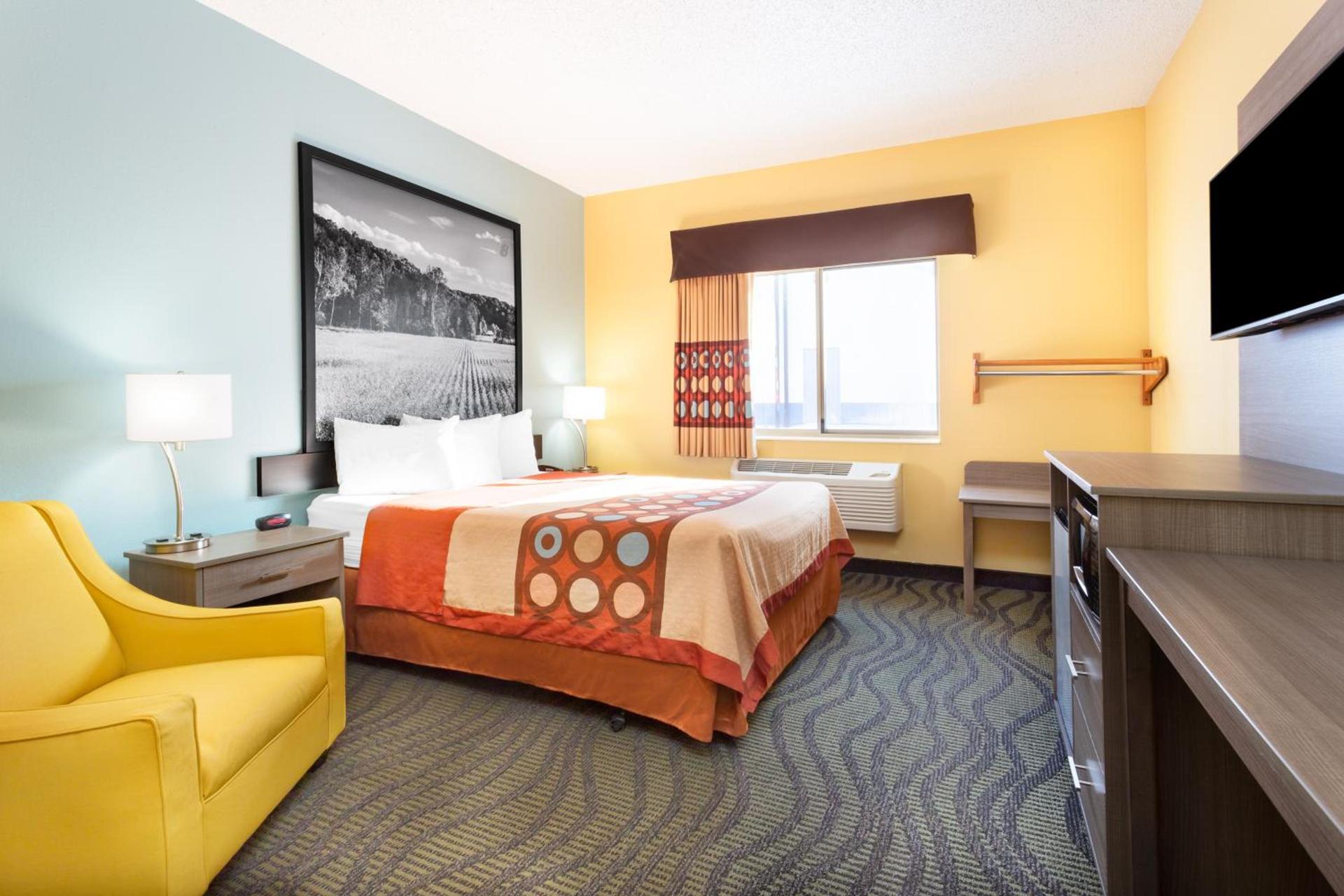 Super 8 by Wyndham Kokomo photo 42
