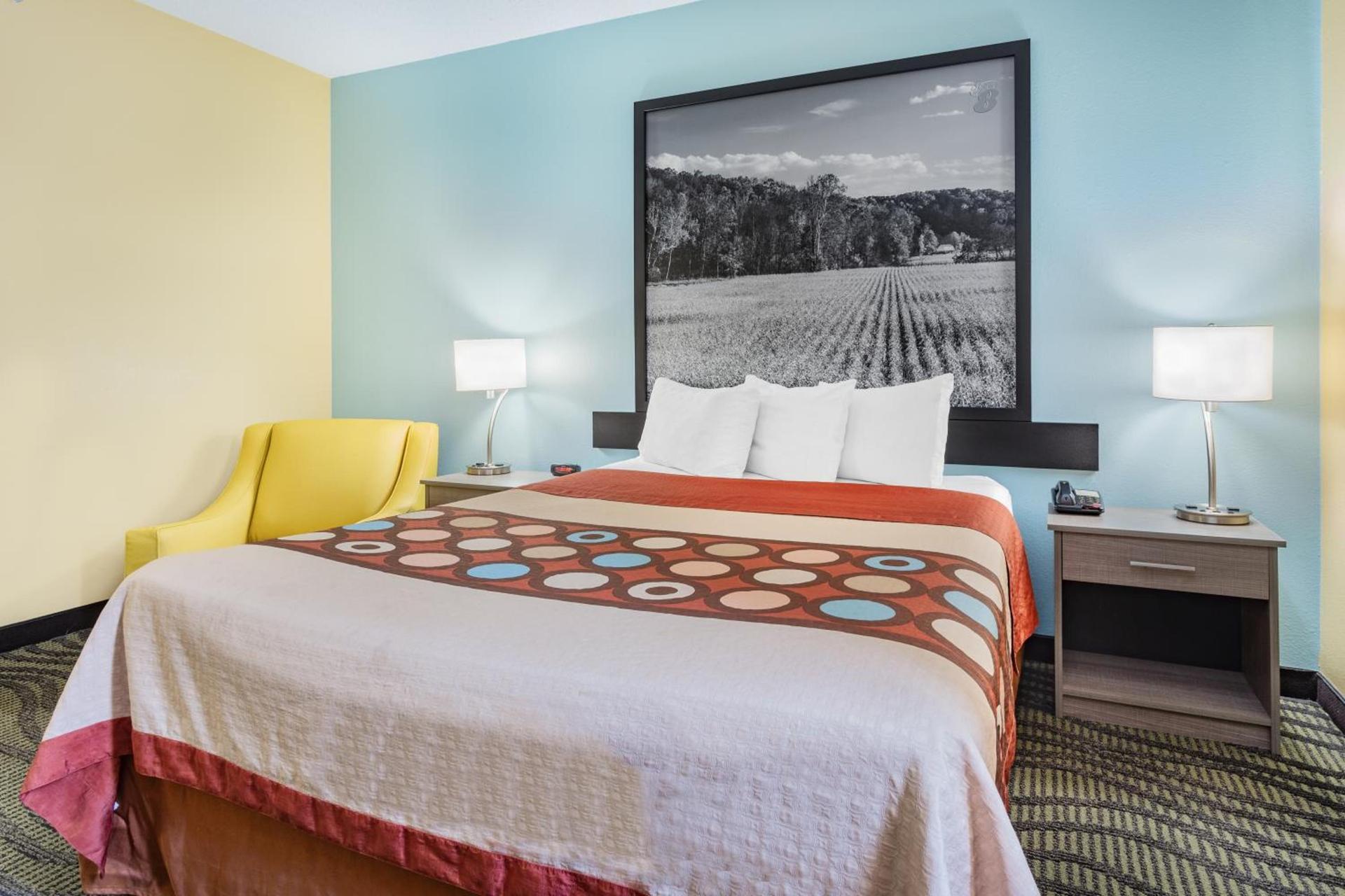 Super 8 by Wyndham Kokomo photo 41