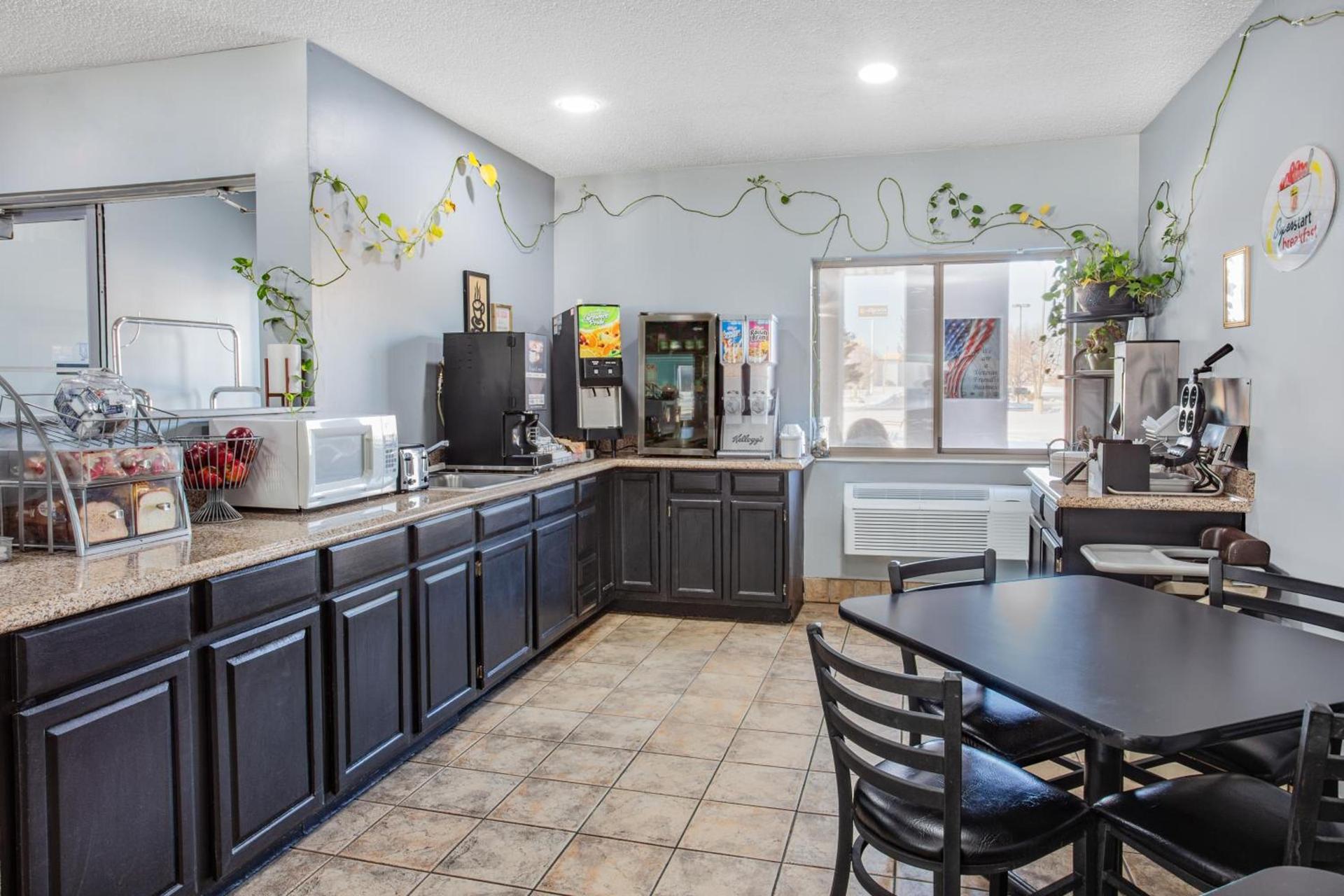 Super 8 by Wyndham Kokomo photo 31