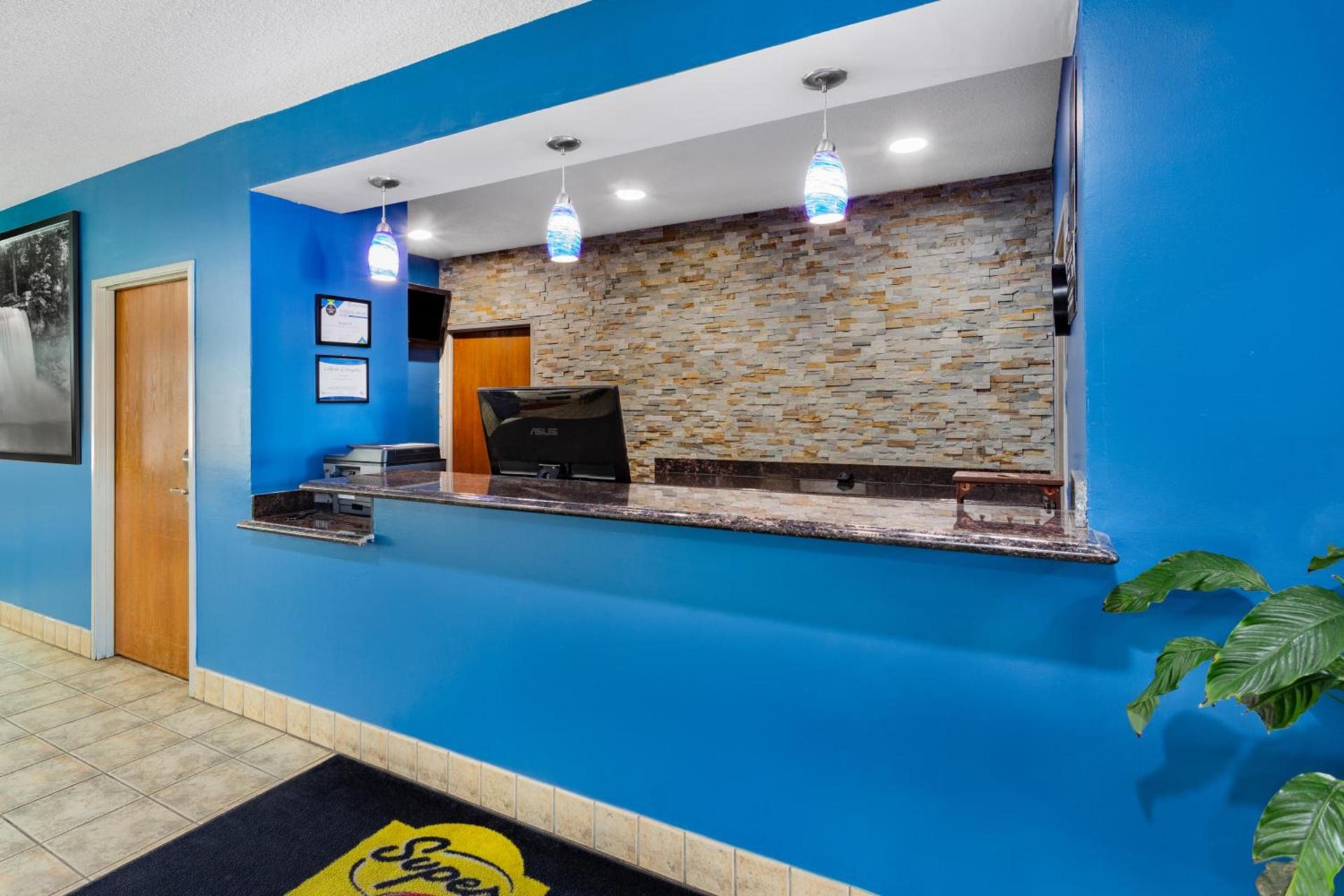 Super 8 by Wyndham Kokomo photo 46