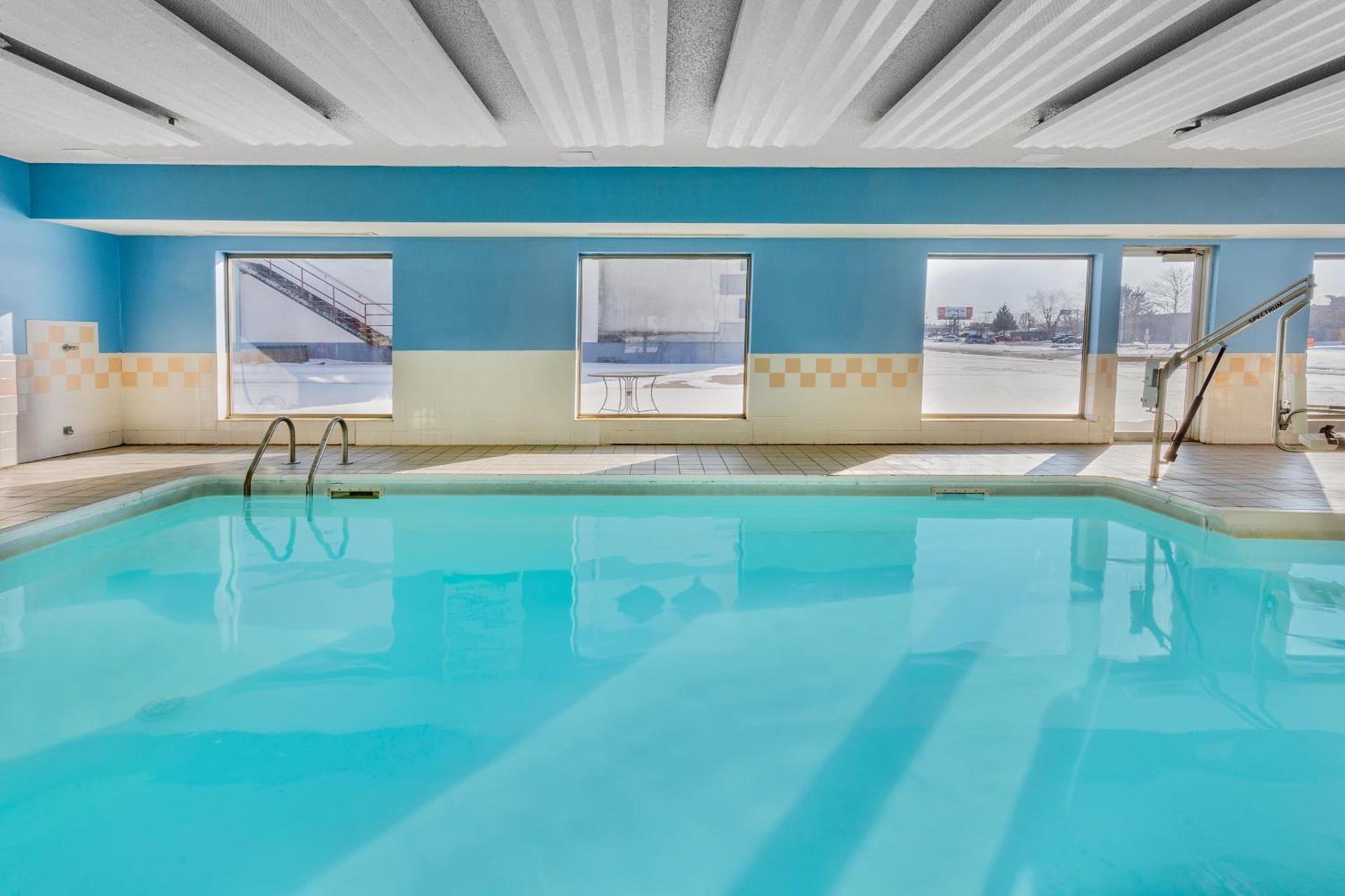 Super 8 by Wyndham Kokomo photo 52