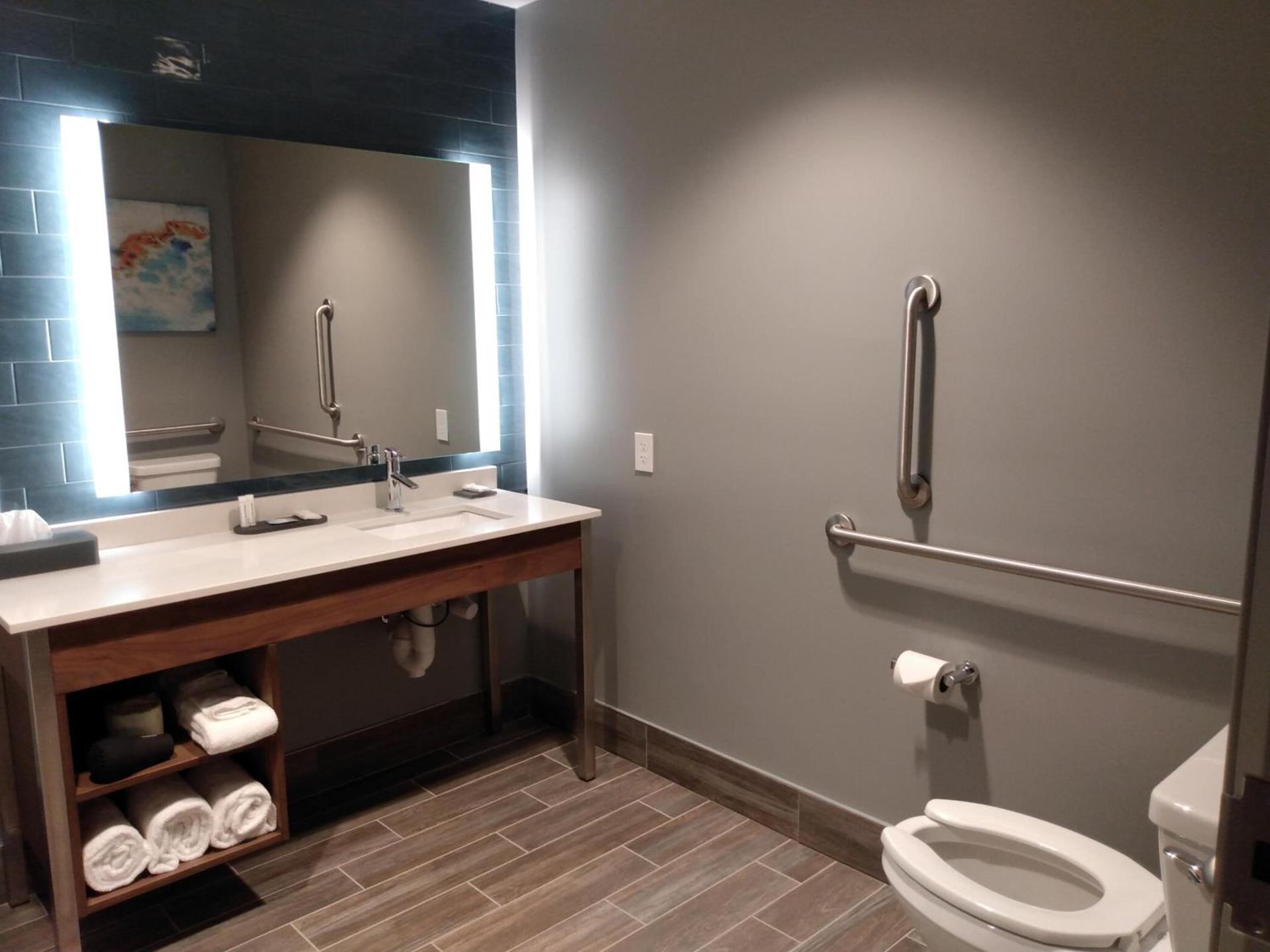 La Quinta Inn & Suites by Wyndham Bardstown photo 23