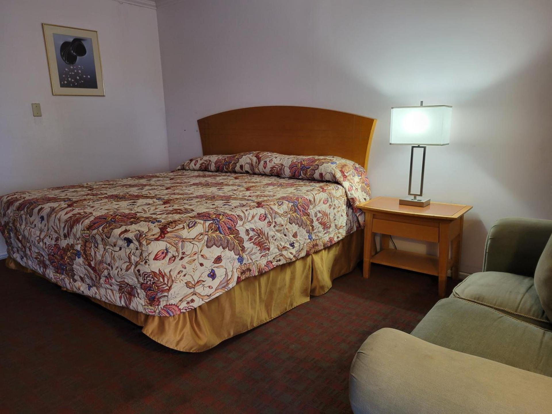 Emerald Inn & Lounge photo 23