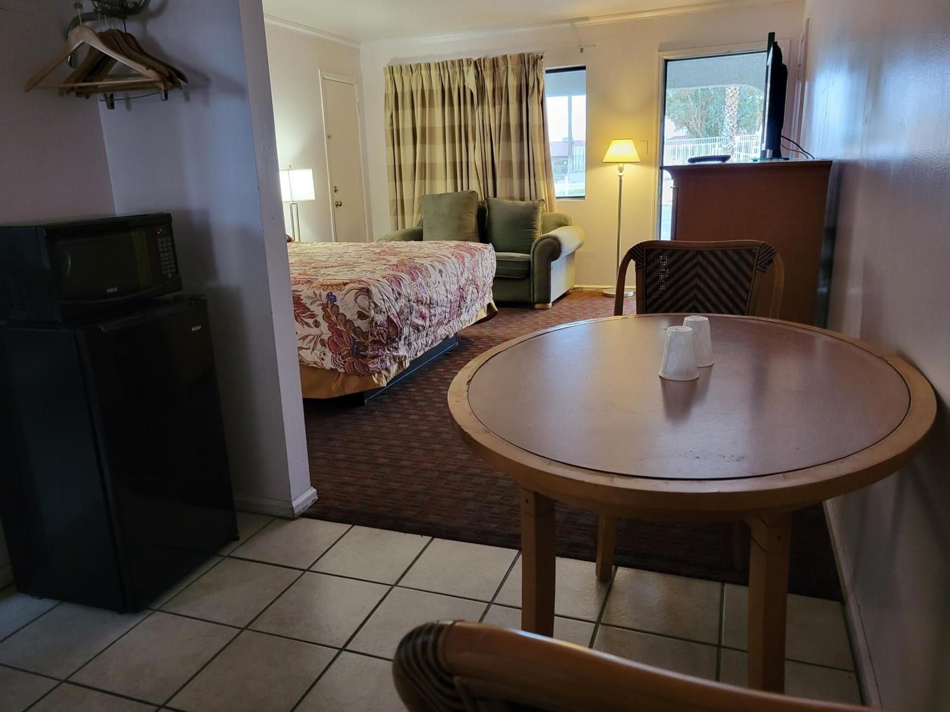 Emerald Inn & Lounge photo 22