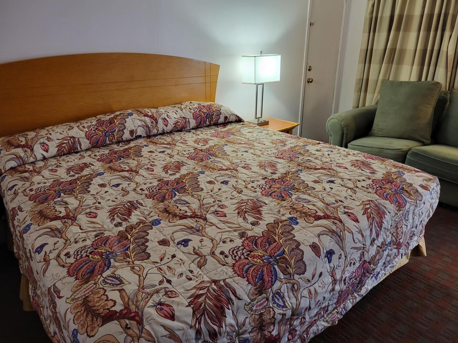 Emerald Inn & Lounge photo 20