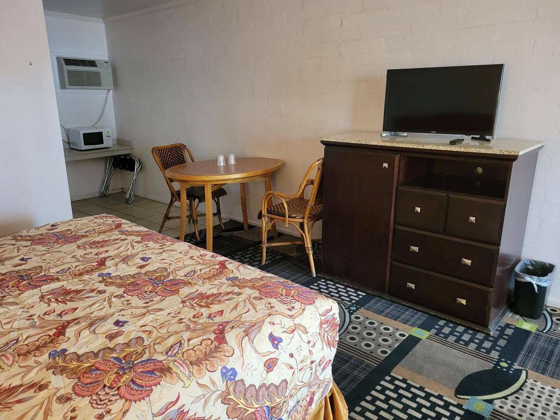Emerald Inn & Lounge photo 17